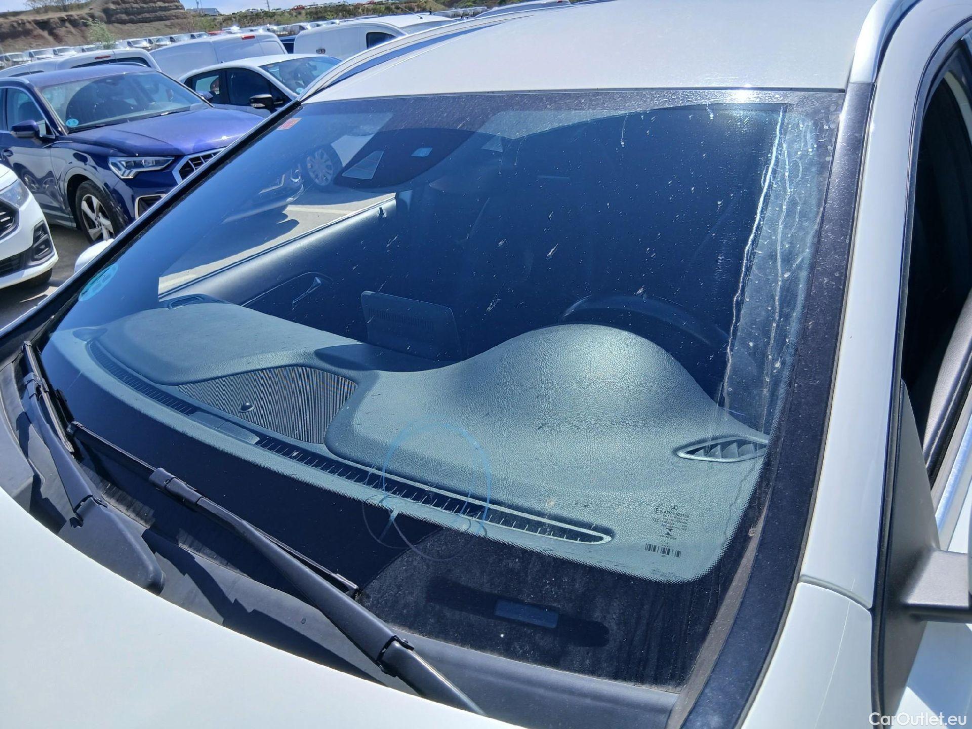  Mercedes  GLA MERCEDES-BENZ Clase  / 2017 / 5P / todoterreno  200 d #5