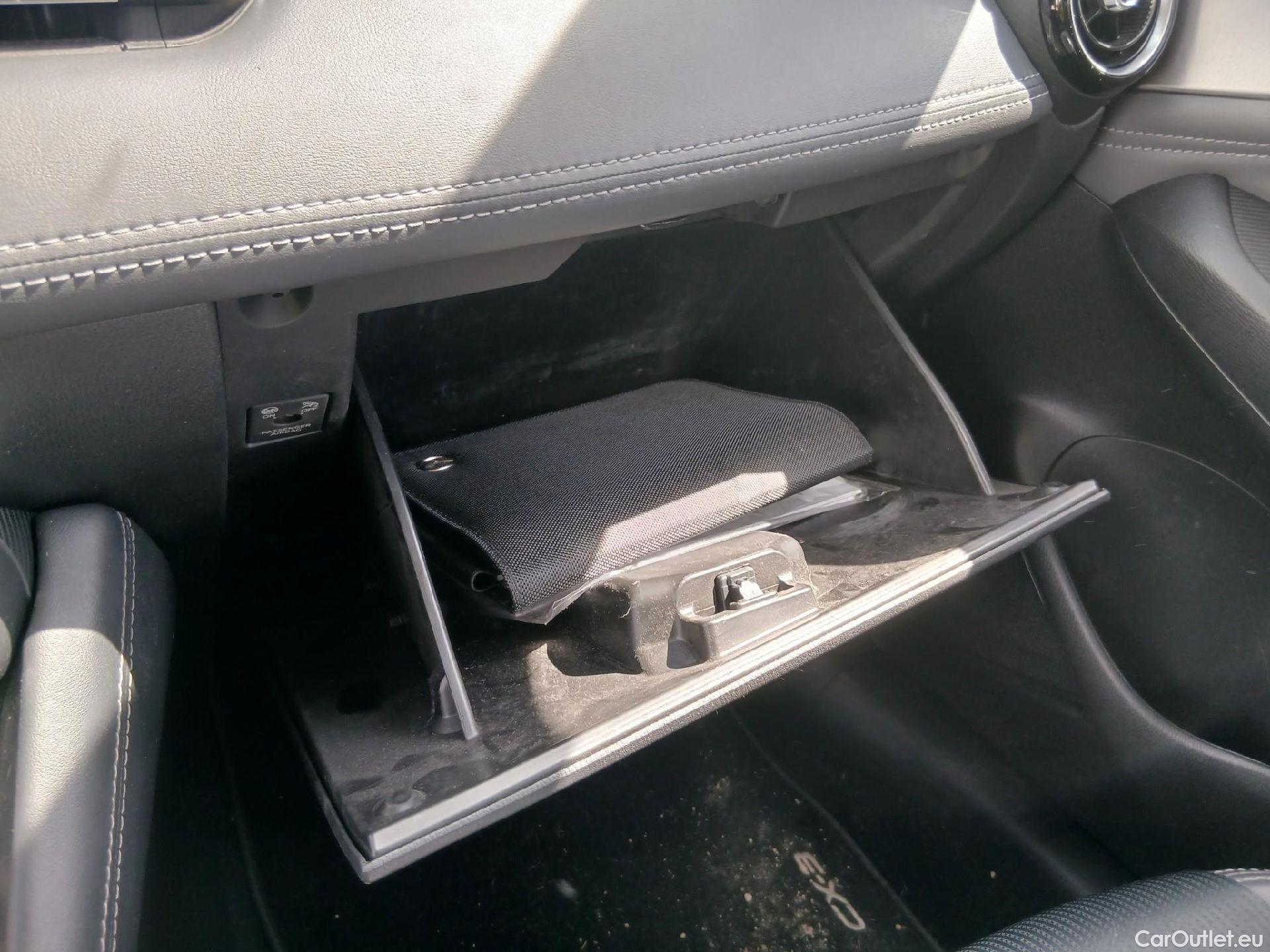  Mazda  CX-3 MAZDA  / 2015 / 5P / todoterreno 1.8 D 85kW (115CV) 2WD Zenith #29