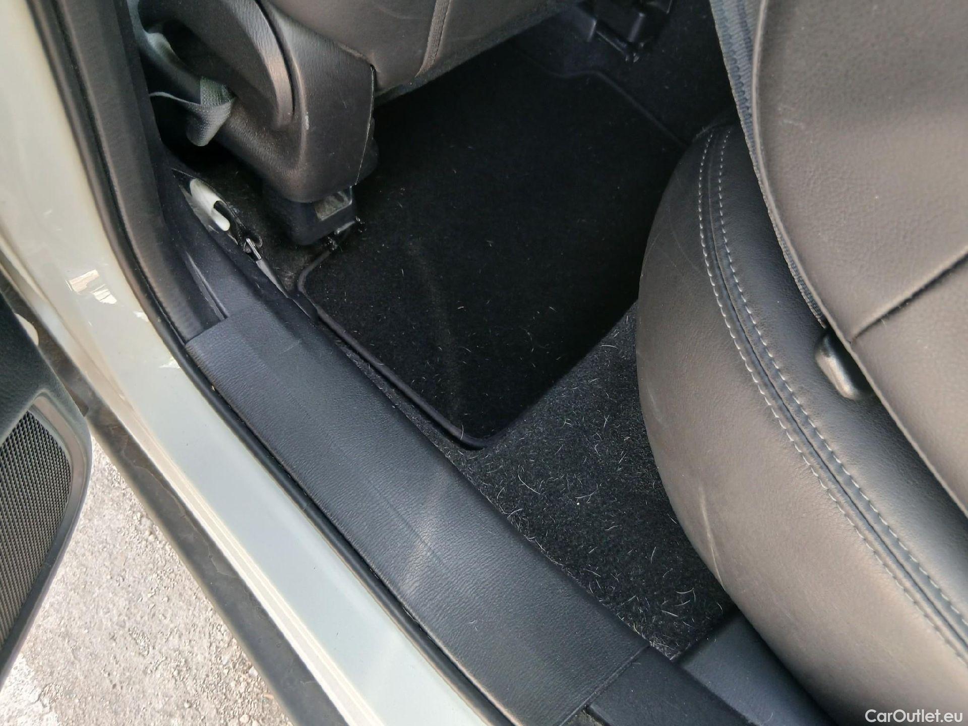  Mazda  CX-3 MAZDA  / 2015 / 5P / todoterreno 1.8 D 85kW (115CV) 2WD Zenith #27