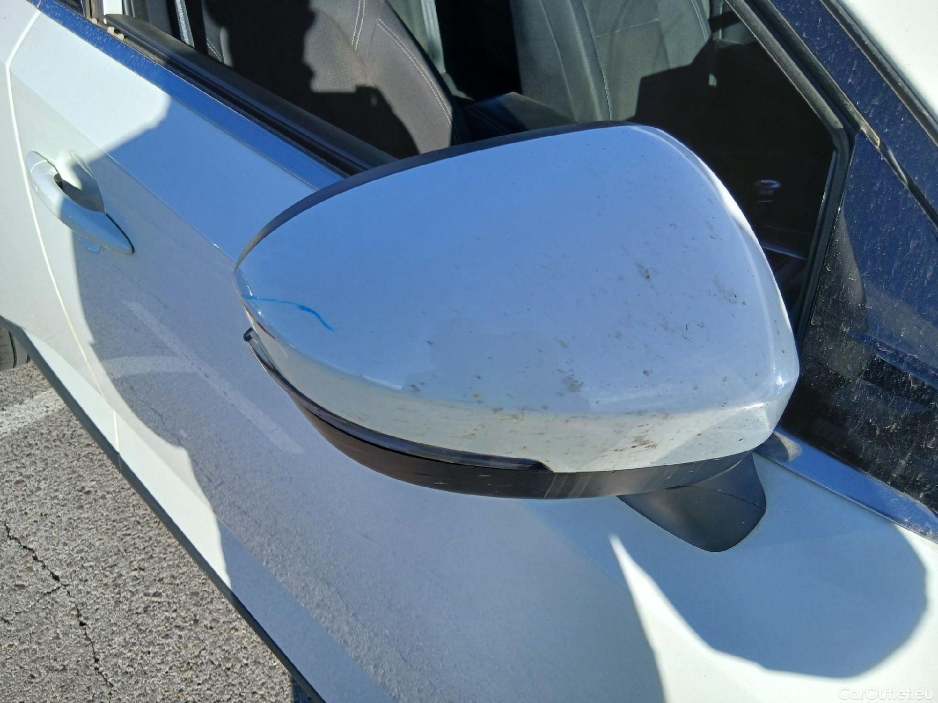  Nissan  Qashqai NISSAN  / 2021 / 5P / todoterreno DIG-T 103kW (140CV) mHEV 4x2 Acenta #26