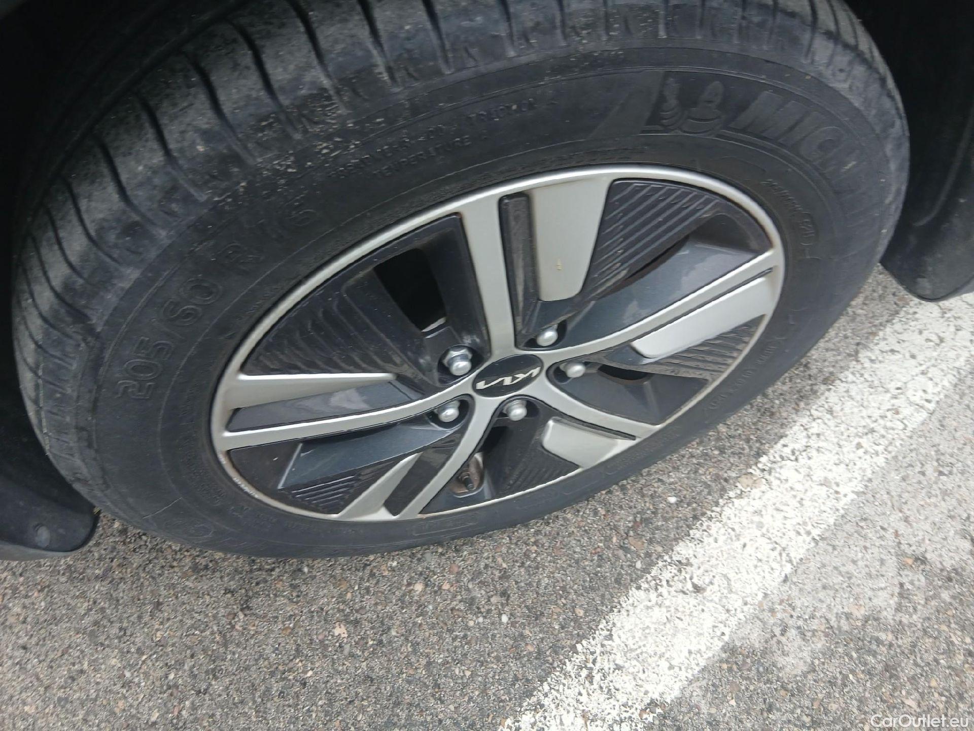  KIA  Niro KIA  / 2019 / 5P / crossover 1.6 GDi HEV 104kW (141CV) Drive #7