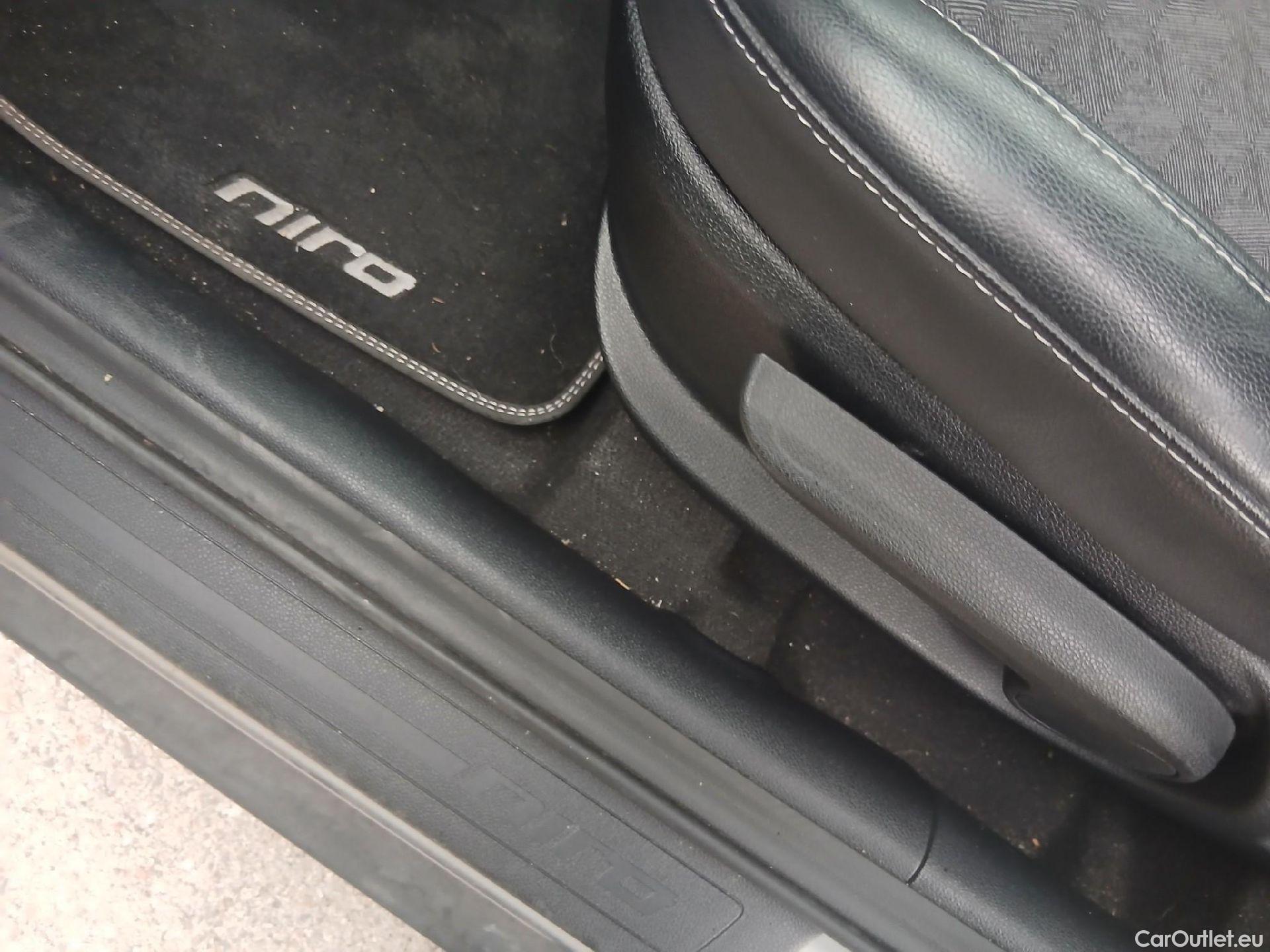  KIA  Niro KIA  / 2019 / 5P / crossover 1.6 GDi HEV 104kW (141CV) Drive #2