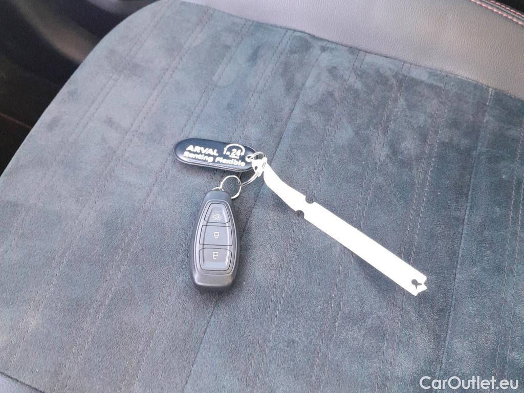  Ford  Kuga FORD  / 2019 / 5P / todoterreno ST-Line X 2.5 Duratec FHEV Auto #1