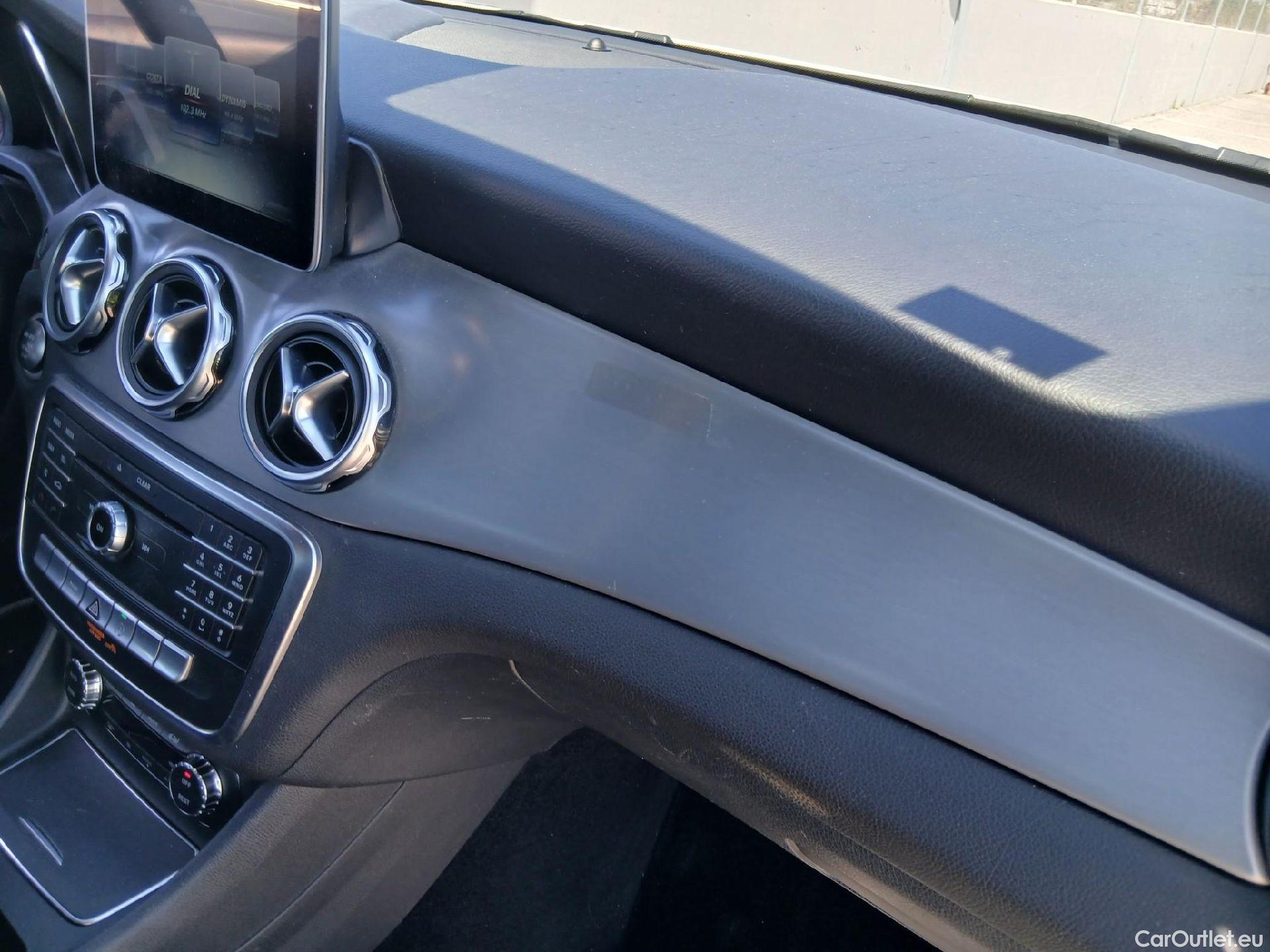  Mercedes  GLA MERCEDES-BENZ Clase  / 2017 / 5P / todoterreno  200 d #49