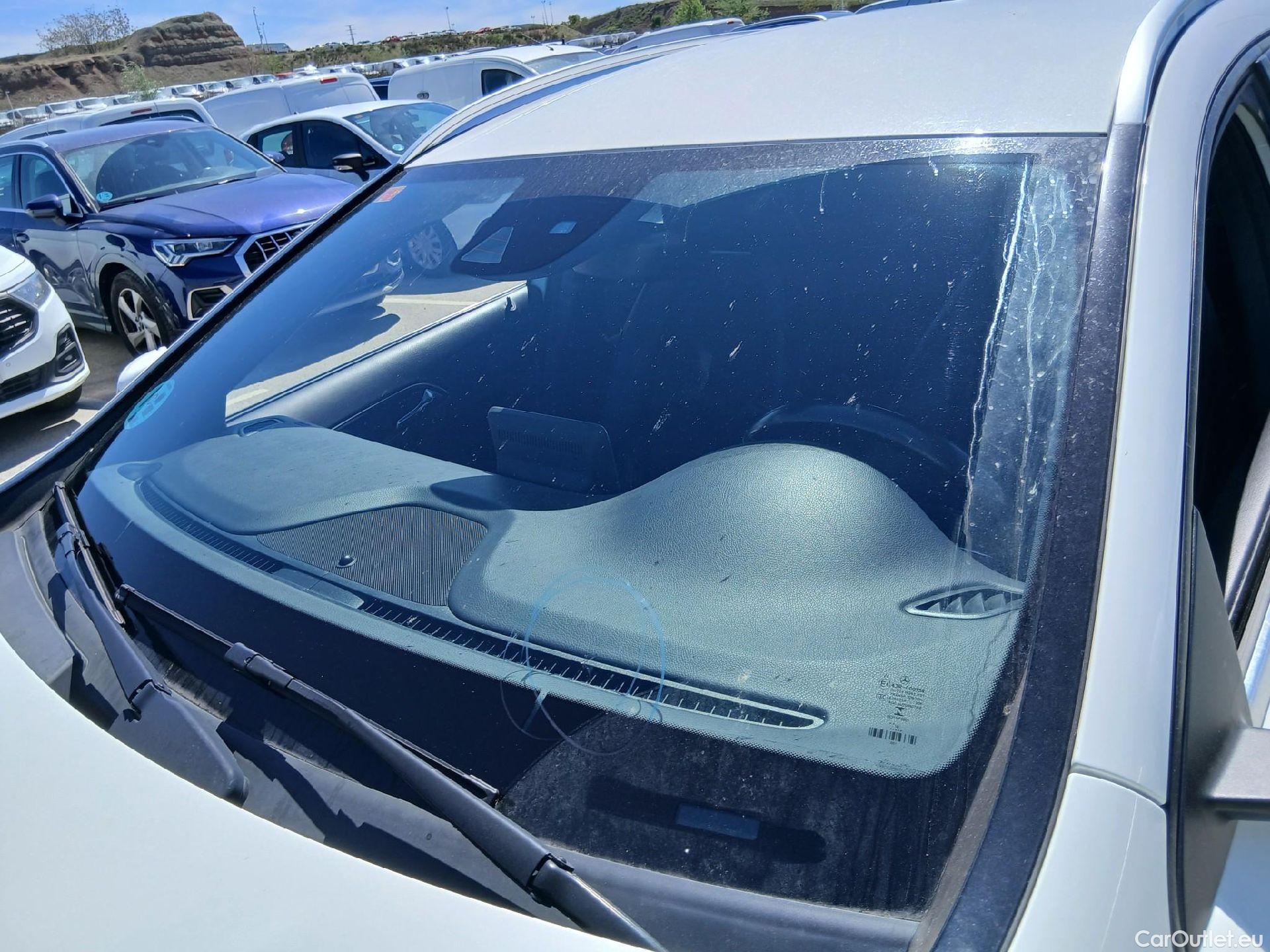  Mercedes  GLA MERCEDES-BENZ Clase  / 2017 / 5P / todoterreno  200 d #3