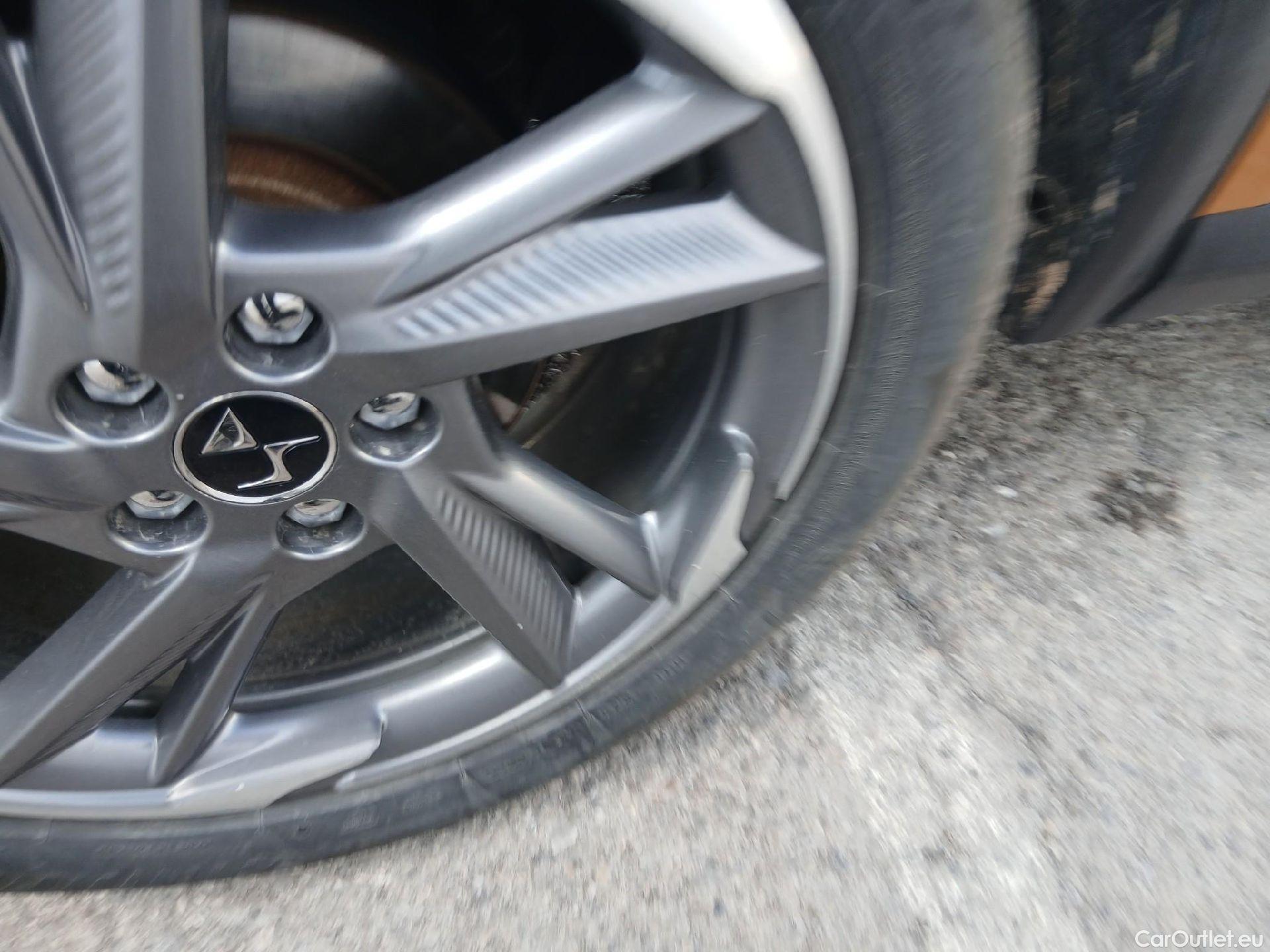  DS  DS7 DS DS 7 Crossback E-Tense / 2017 / 5P / todoterreno 1.6 E-Tense 300 GRAND CHIC Auto 4WD #23