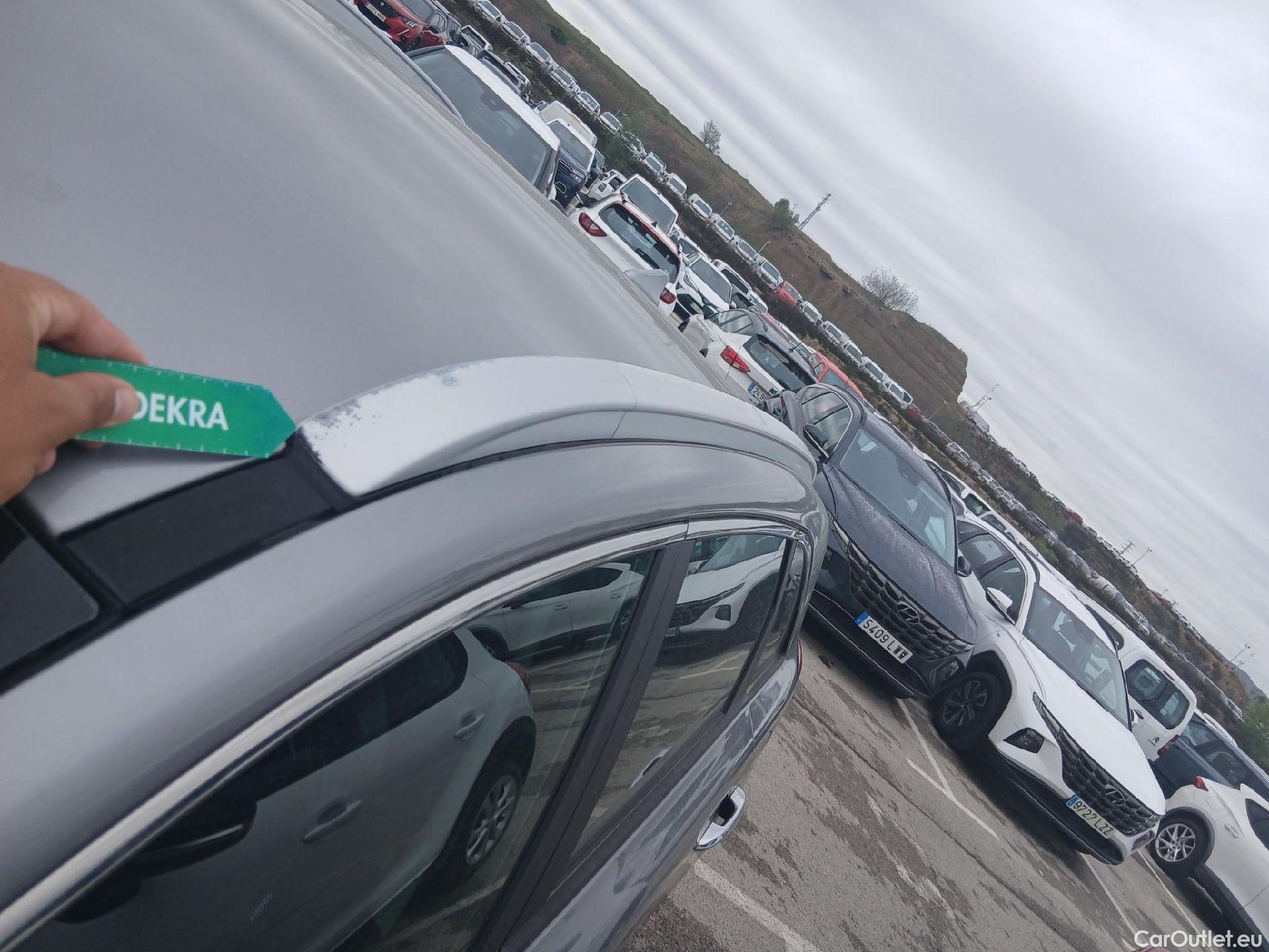  KIA  Niro KIA  / 2019 / 5P / crossover 1.6 GDi HEV 104kW (141CV) Drive #12