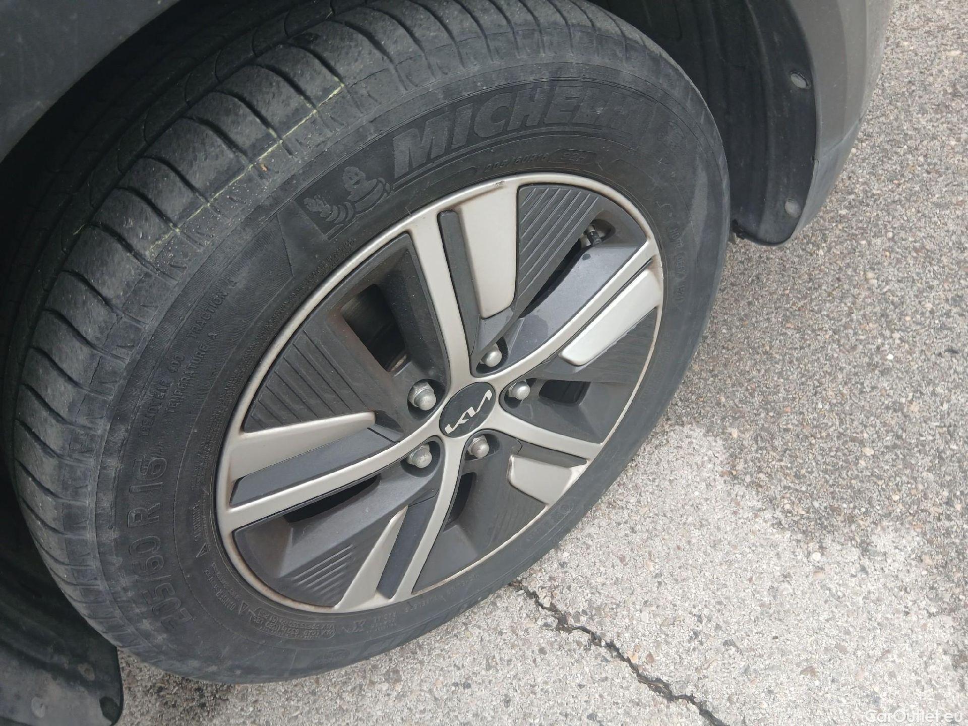  KIA  Niro KIA  / 2019 / 5P / crossover 1.6 GDi HEV 104kW (141CV) Drive #20