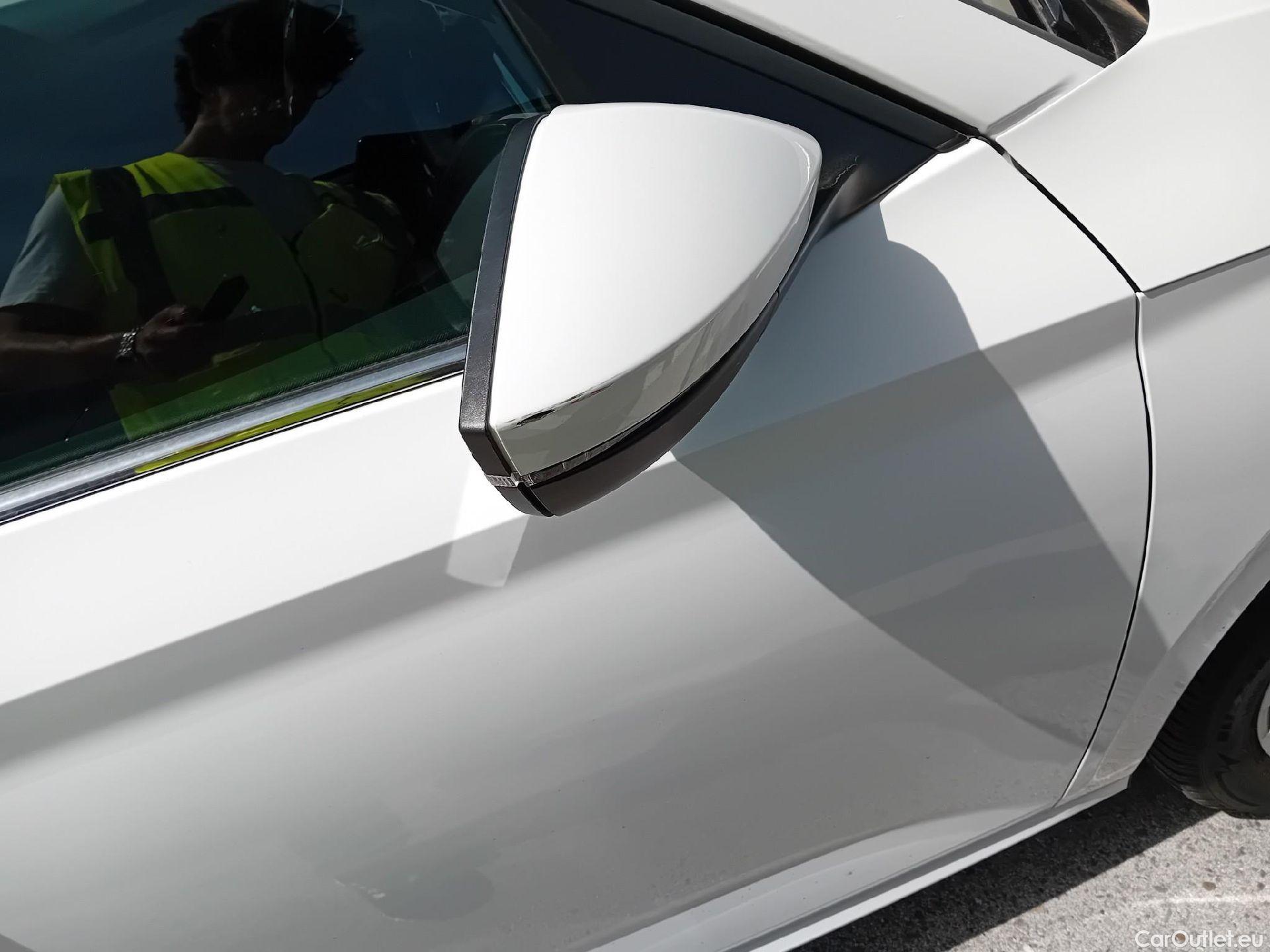  Skoda  KAMIQ SKODA  1.0 TSI 81kW (110CV) DSG Ambition #13