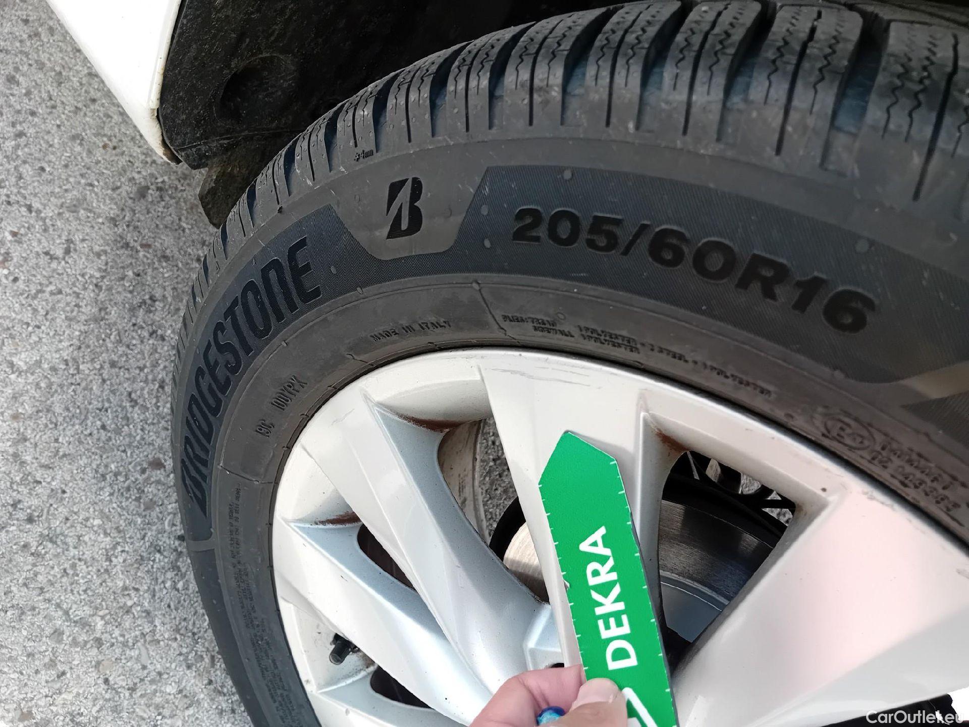  Skoda  KAMIQ SKODA  1.0 TSI 81kW (110CV) DSG Ambition #5