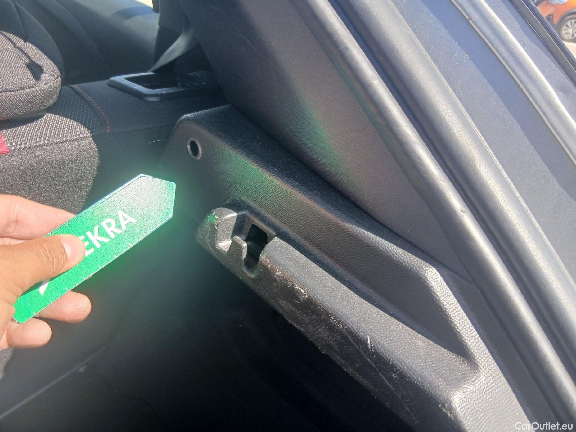  Opel  Corsa OPEL  / 2019 / 5P / berlina con portón 1.2T XHL 74kW (100CV) GS-Line #14