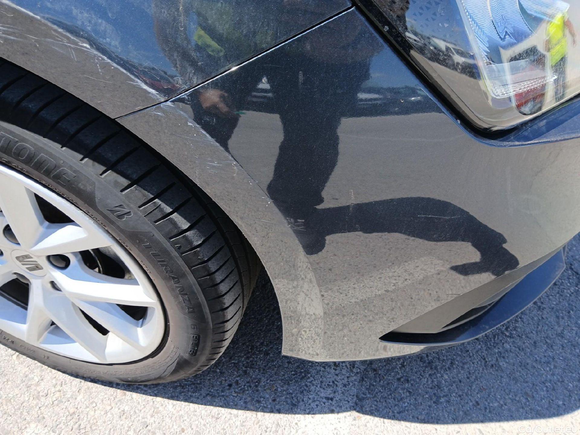  Seat  Leon SEAT Nuevo León / 2020 / 5P / berlina con portón 1.0 TSI 81kW S&S Style Go (AC) #2