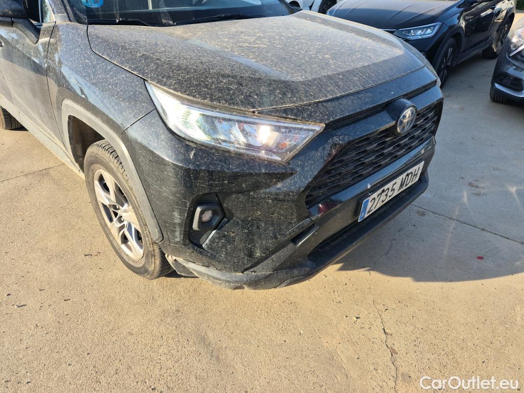  Toyota  RAV4 TOYOTA  / 2018 / 5P / todoterreno 2.5l 220H Business 4WD #31