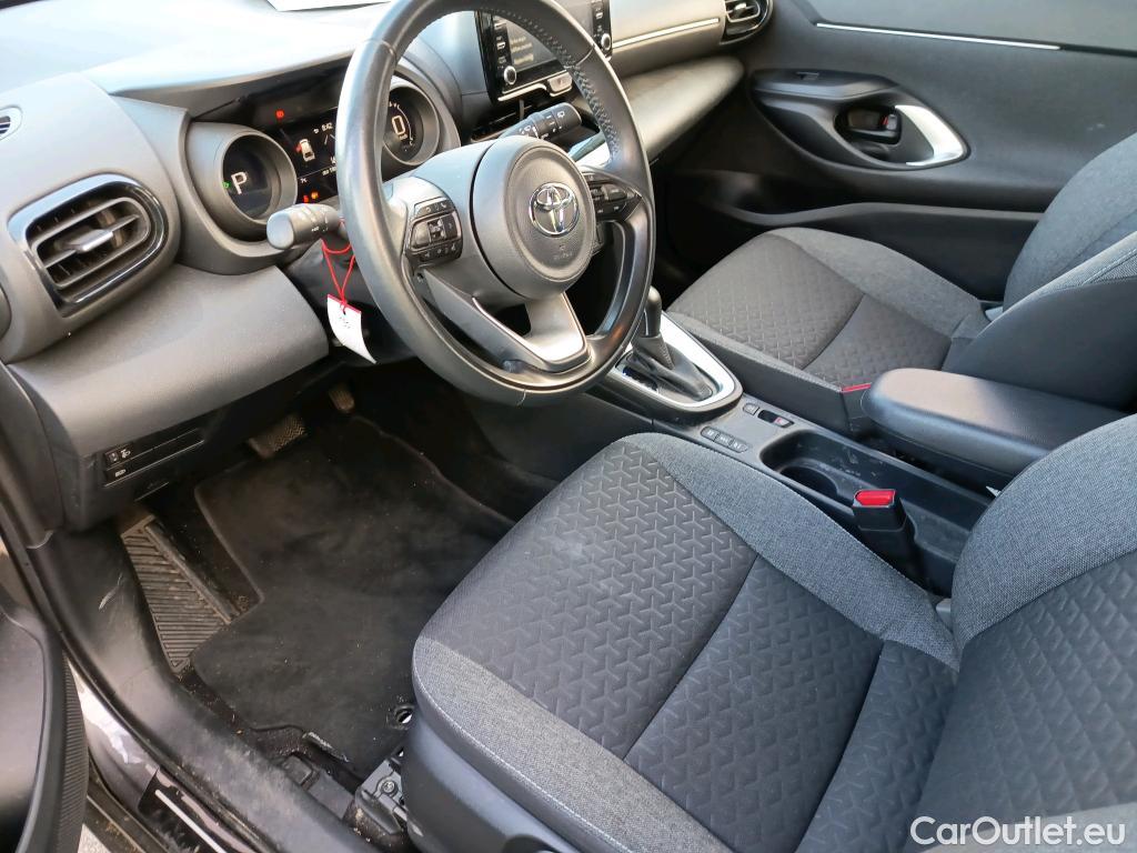  Toyota  Yaris Cross TOYOTA  / 2021 / 5P / todoterreno 1.5 120H Business Plus #3