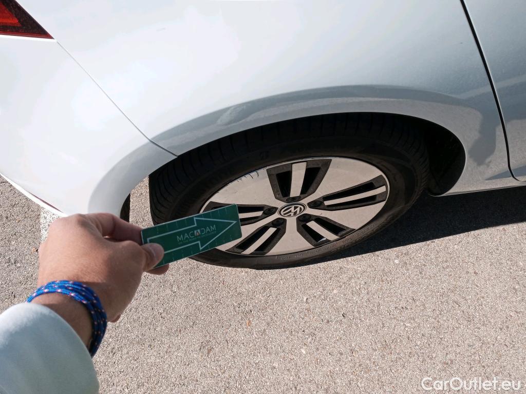  Volkswagen  Golf  VOLKSWAGEN / 2016 / 5P / berlina con portón e-ePower 110 kW (136CV) #4