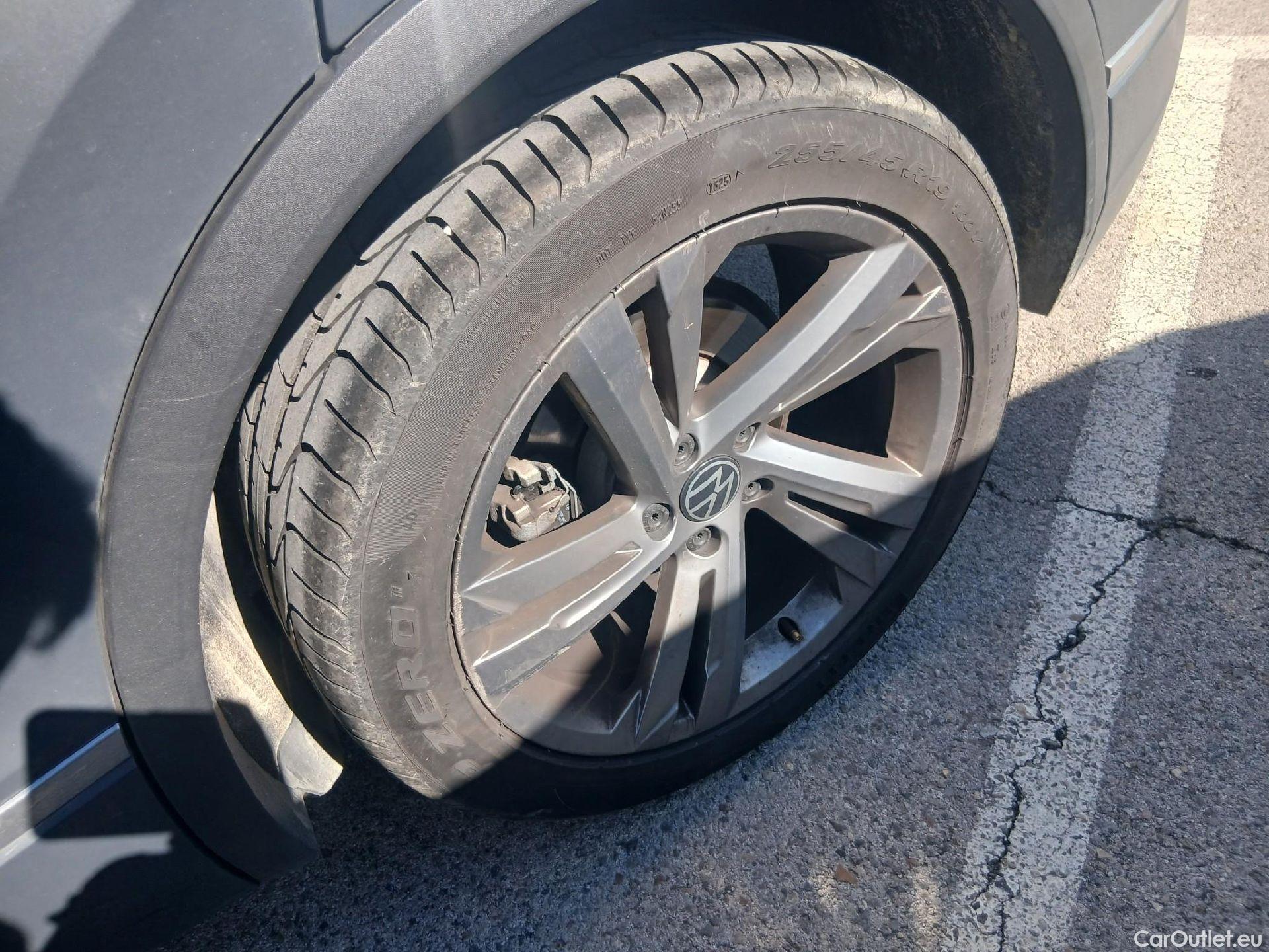  Volkswagen  Tiguan VOLKSWAGEN  / 2020 / 5P / todoterreno R-Line 2.0 TDI 110kW (150CV) DSG #18