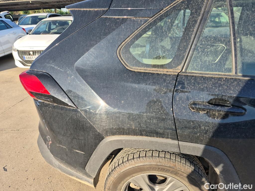  Toyota  RAV4 TOYOTA  / 2018 / 5P / todoterreno 2.5l 220H Business 4WD #37