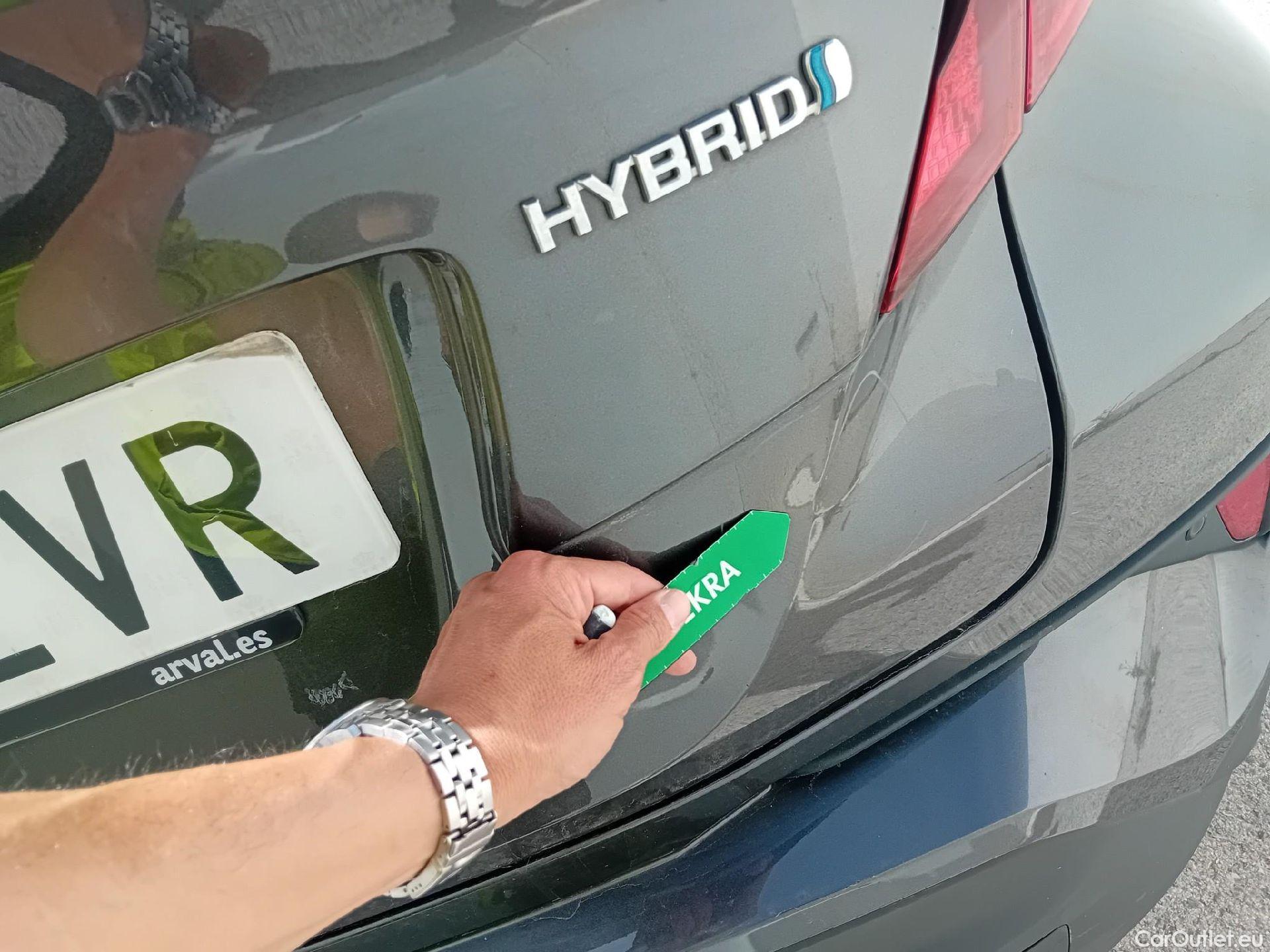  Toyota  C-HR TOYOTA  / 2019 / 5P / todoterreno 1.8 125H Advance #19