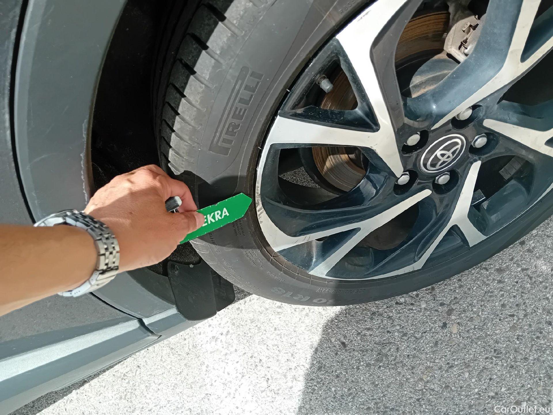  Toyota  C-HR TOYOTA  / 2019 / 5P / todoterreno 1.8 125H Advance #9