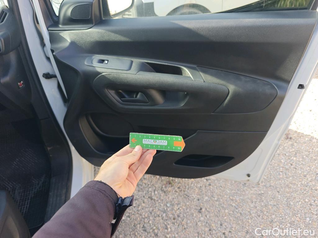  Citroen  Berlingo CITROEN  / 2018 / 4P / monovolumen compacto Talla M BlueHDi 100 S&S LIVE PACK #36