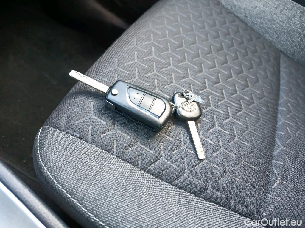  Toyota  Yaris Cross TOYOTA  / 2021 / 5P / todoterreno 1.5 120H Business Plus #1