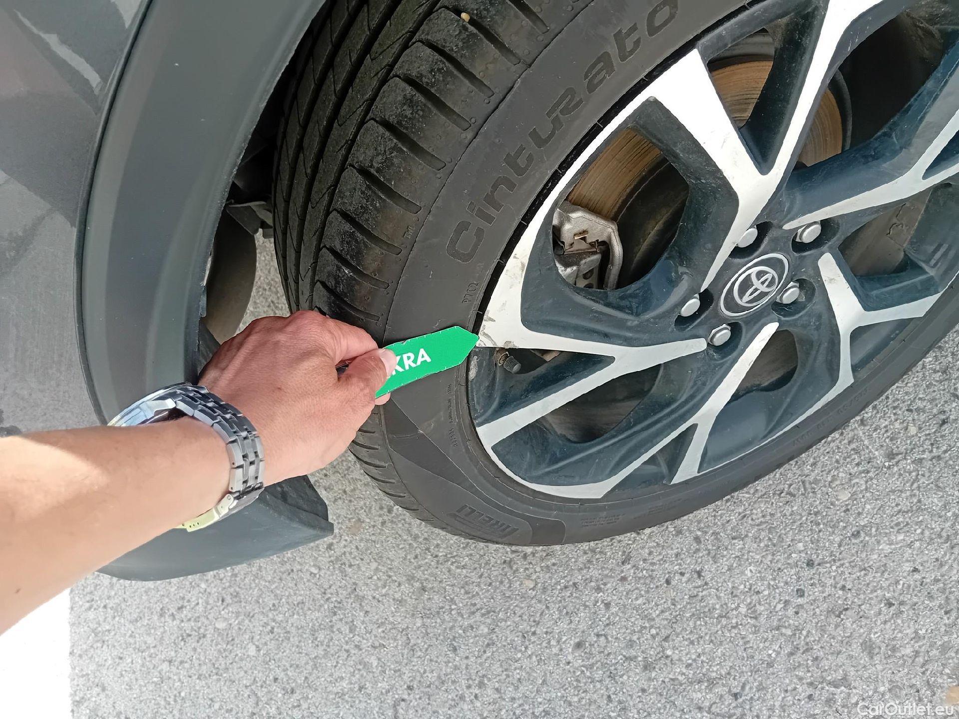  Toyota  C-HR TOYOTA  / 2019 / 5P / todoterreno 1.8 125H Advance #10