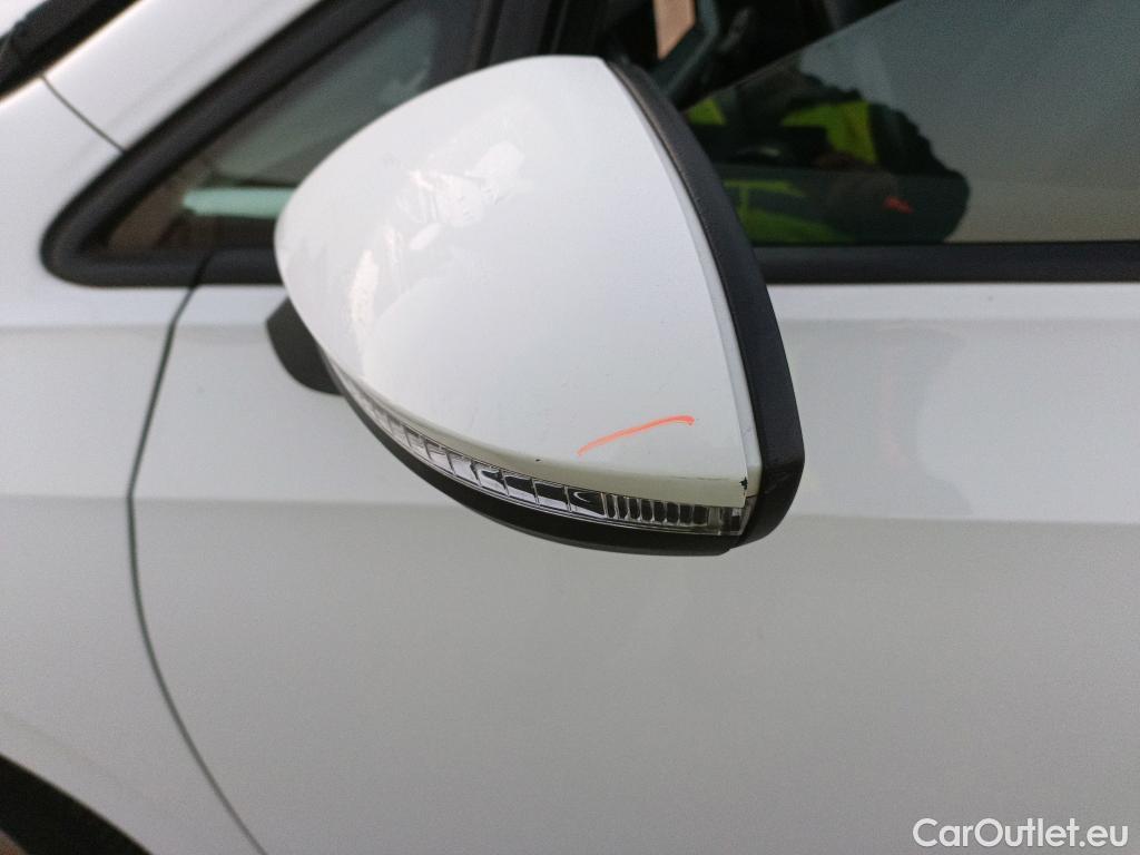  Volkswagen  Golf  VOLKSWAGEN / 2020 / 5P / berlina con portón Life 2.0 TDI 85kW (115CV) DSG #17