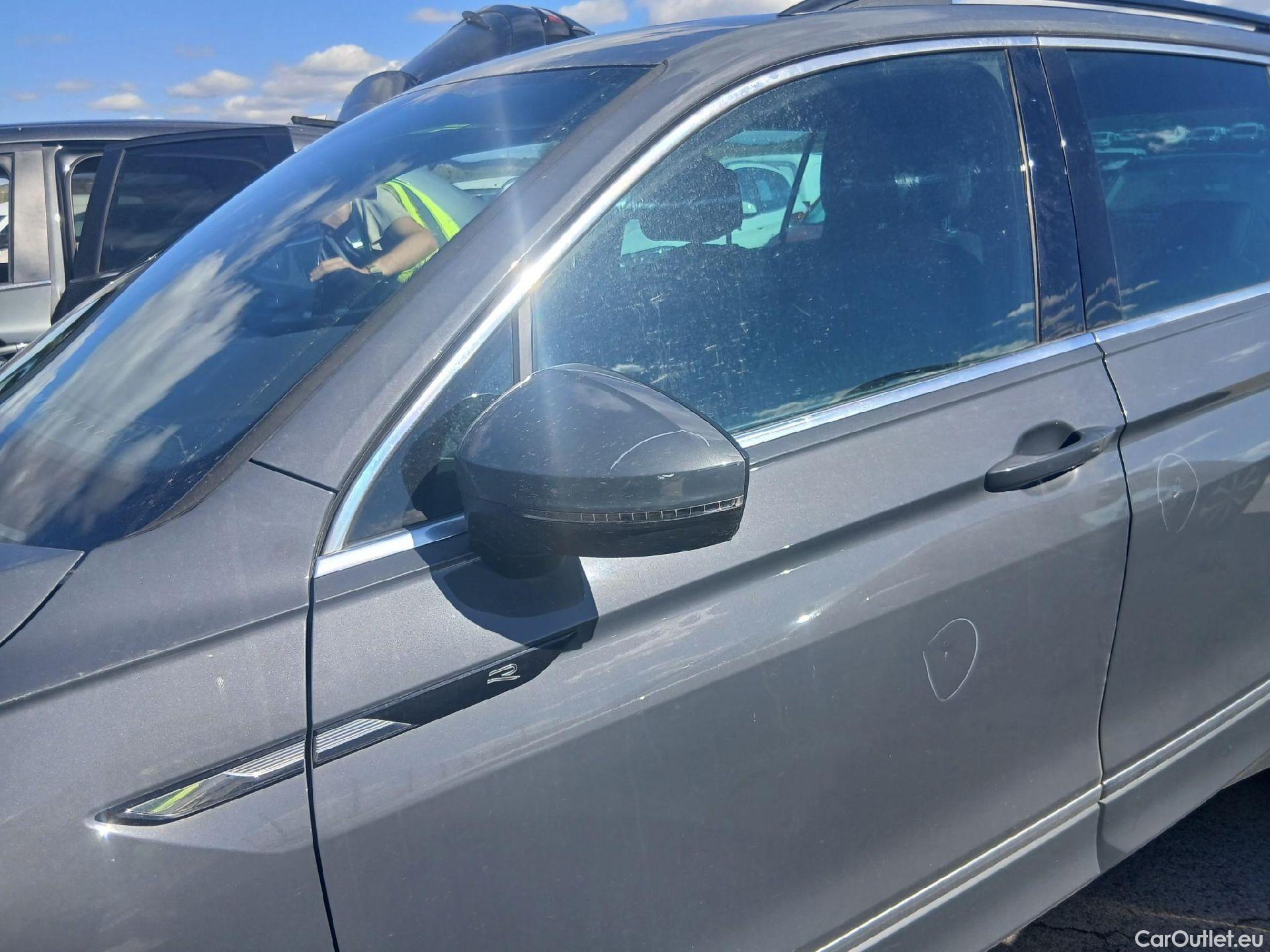  Volkswagen  Tiguan VOLKSWAGEN  / 2020 / 5P / todoterreno R-Line 2.0 TDI 110kW (150CV) DSG #12