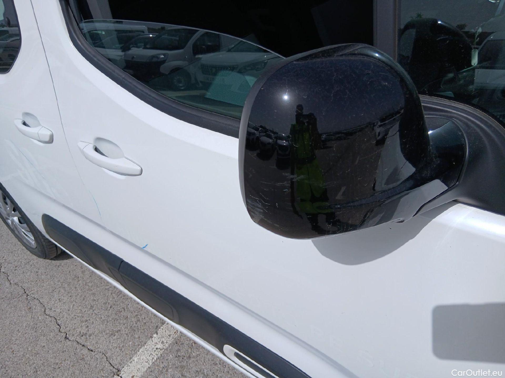  Citroen  Berlingo CITROEN  / 2018 / 5P / monovolumen compacto Talla M BlueHDi 100 S&S FEEL #52