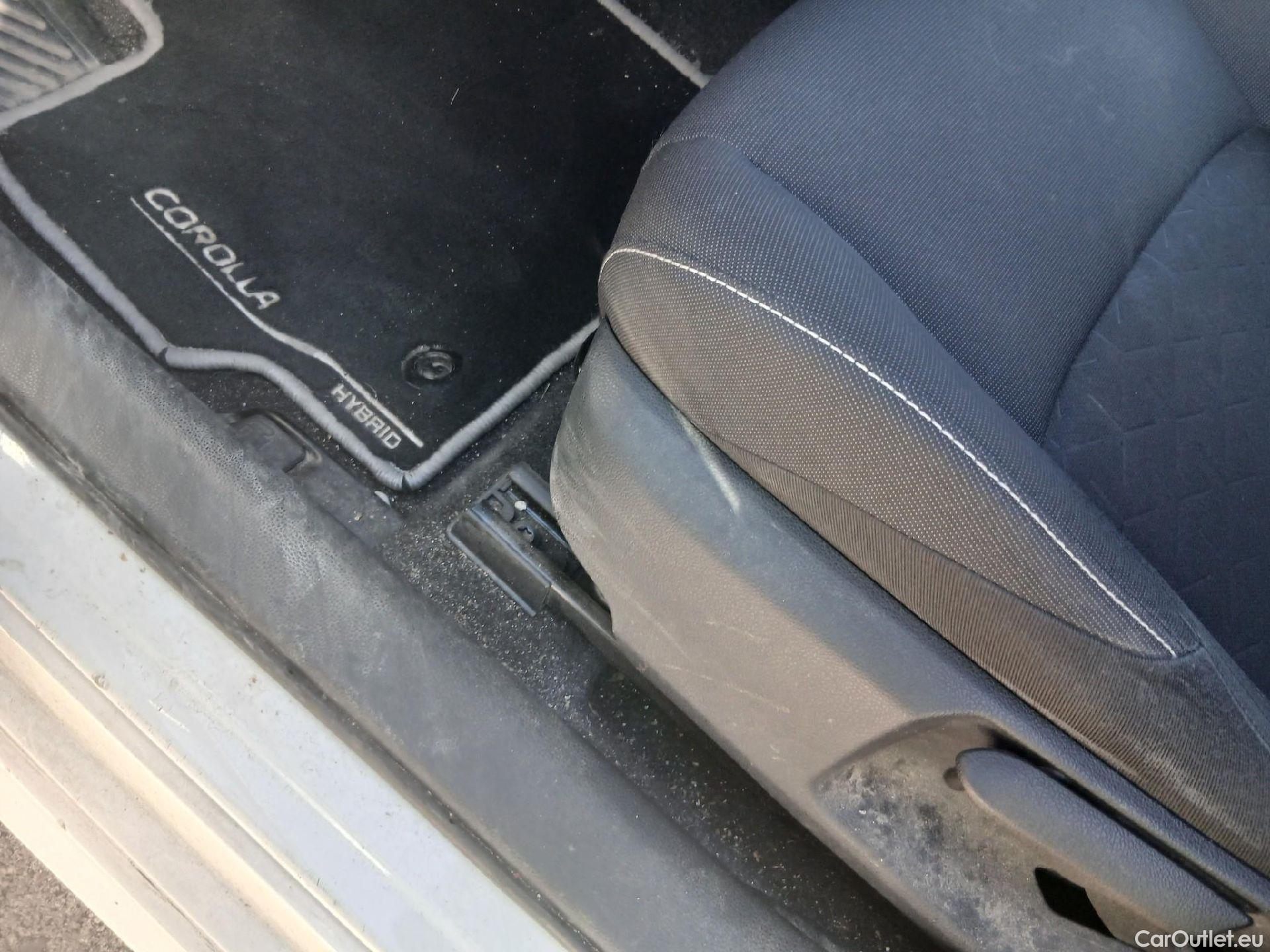  Toyota  Corolla TOYOTA  / 2019 / 5P / familiar 1.8 125H ACTIVE TECH E-CVT TOU SPORT #1