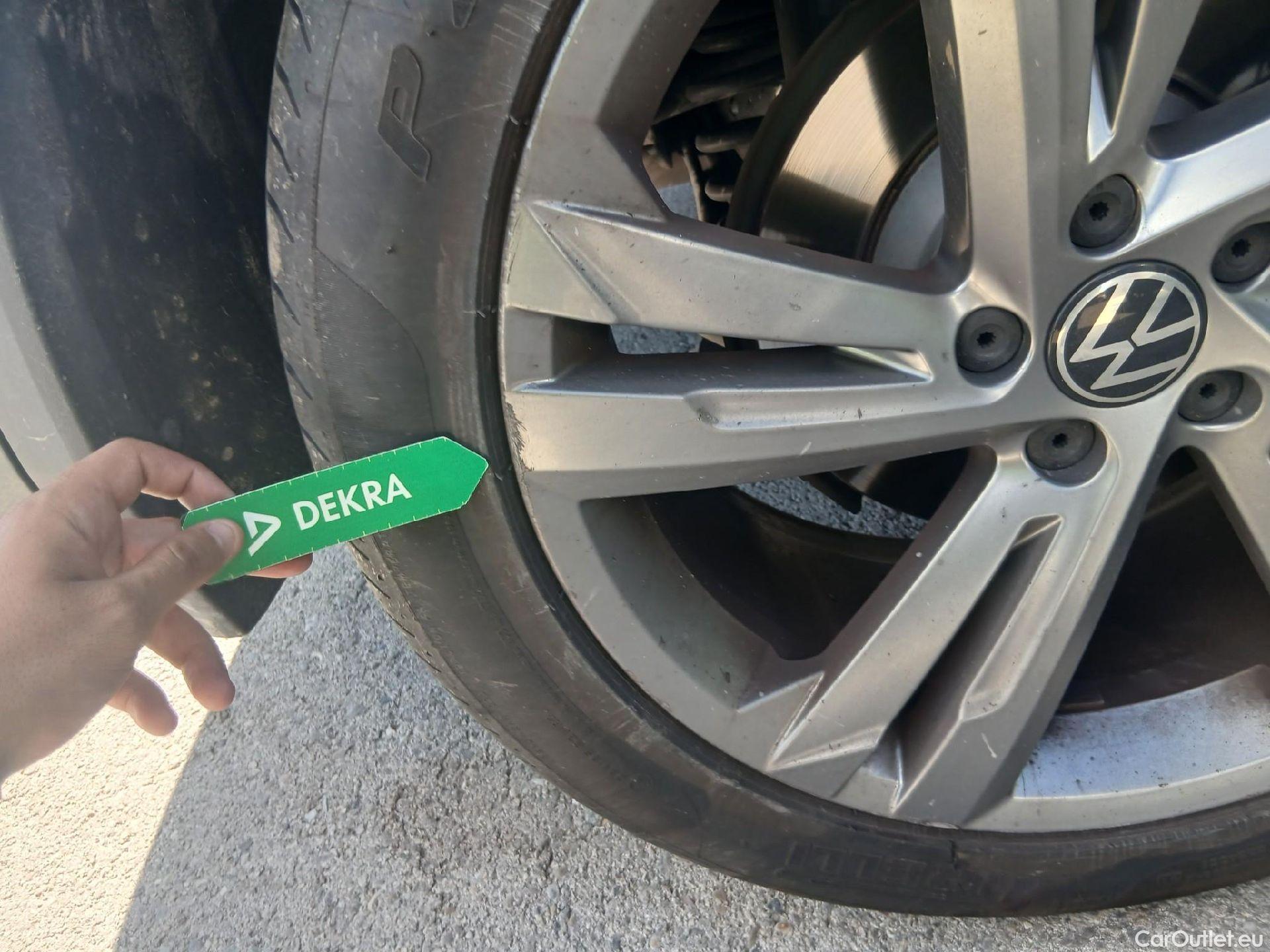  Volkswagen  Tiguan VOLKSWAGEN  / 2020 / 5P / todoterreno R-Line 2.0 TDI 110kW (150CV) DSG #31