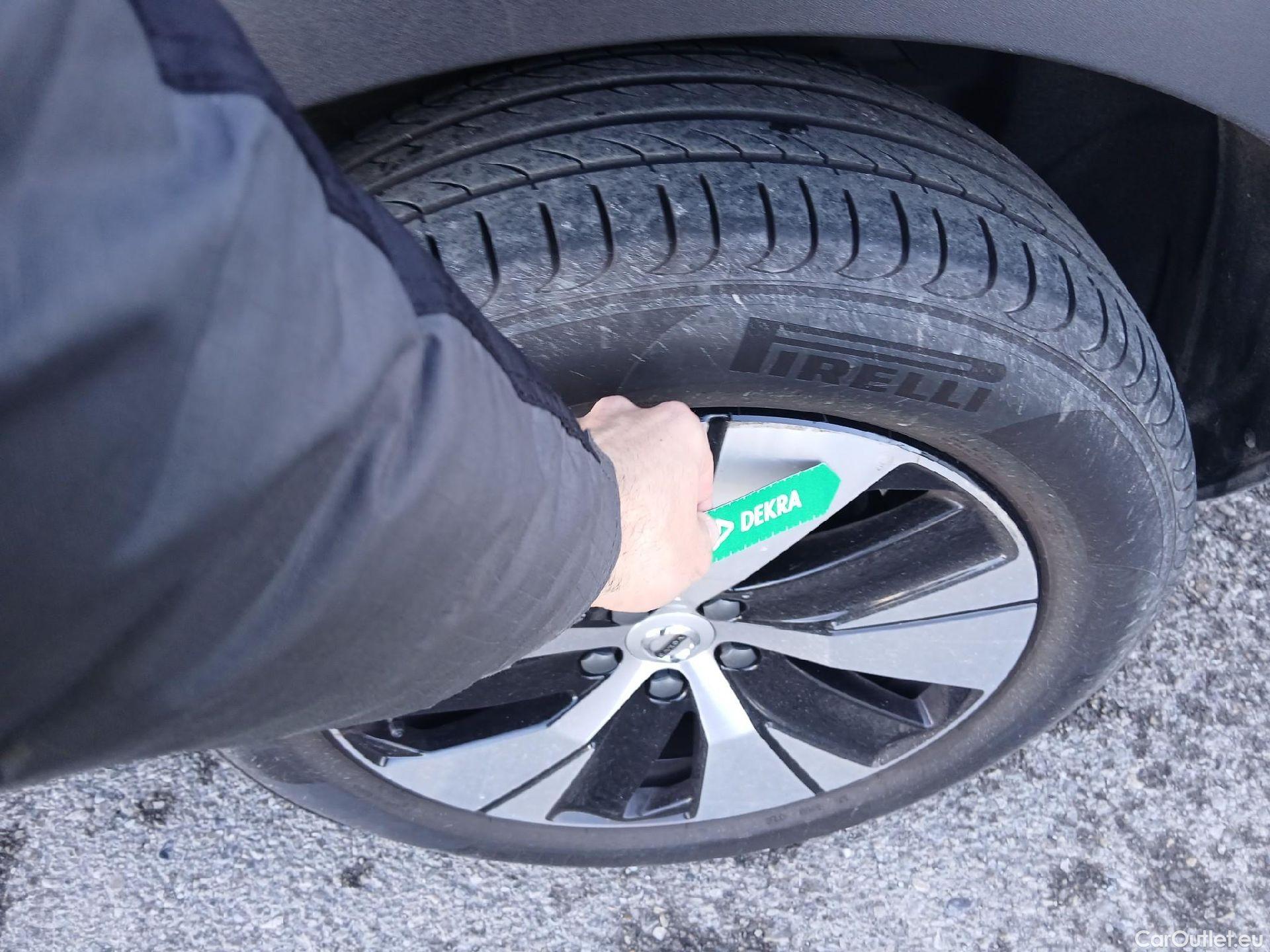  Volvo  XC 40 VOLVO XC40 / 2021 / 5P / todoterreno 1.5 T4 Recharge PHEV Core Auto #11