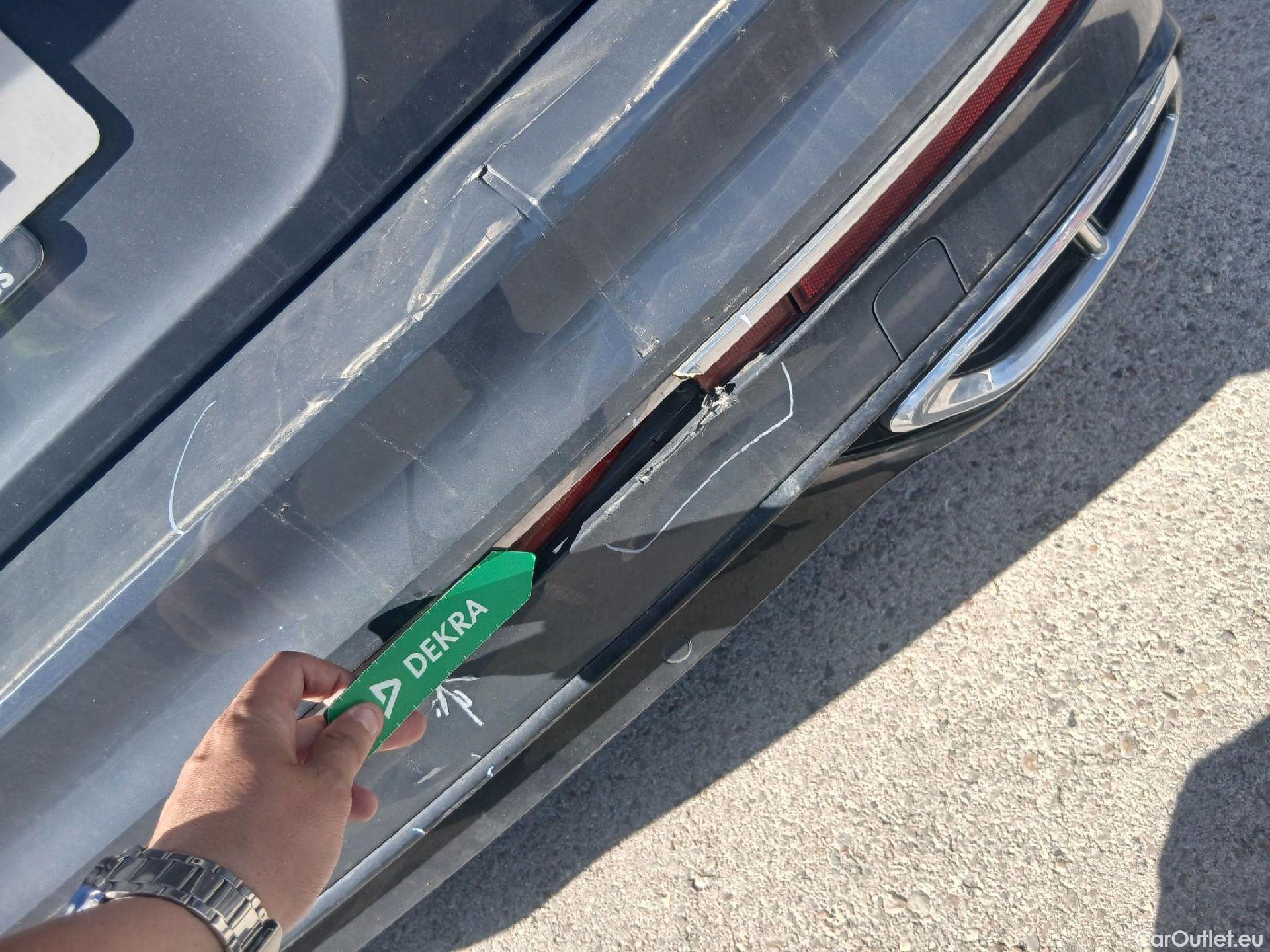  Volkswagen  Tiguan VOLKSWAGEN  / 2020 / 5P / todoterreno R-Line 2.0 TDI 110kW (150CV) DSG #24