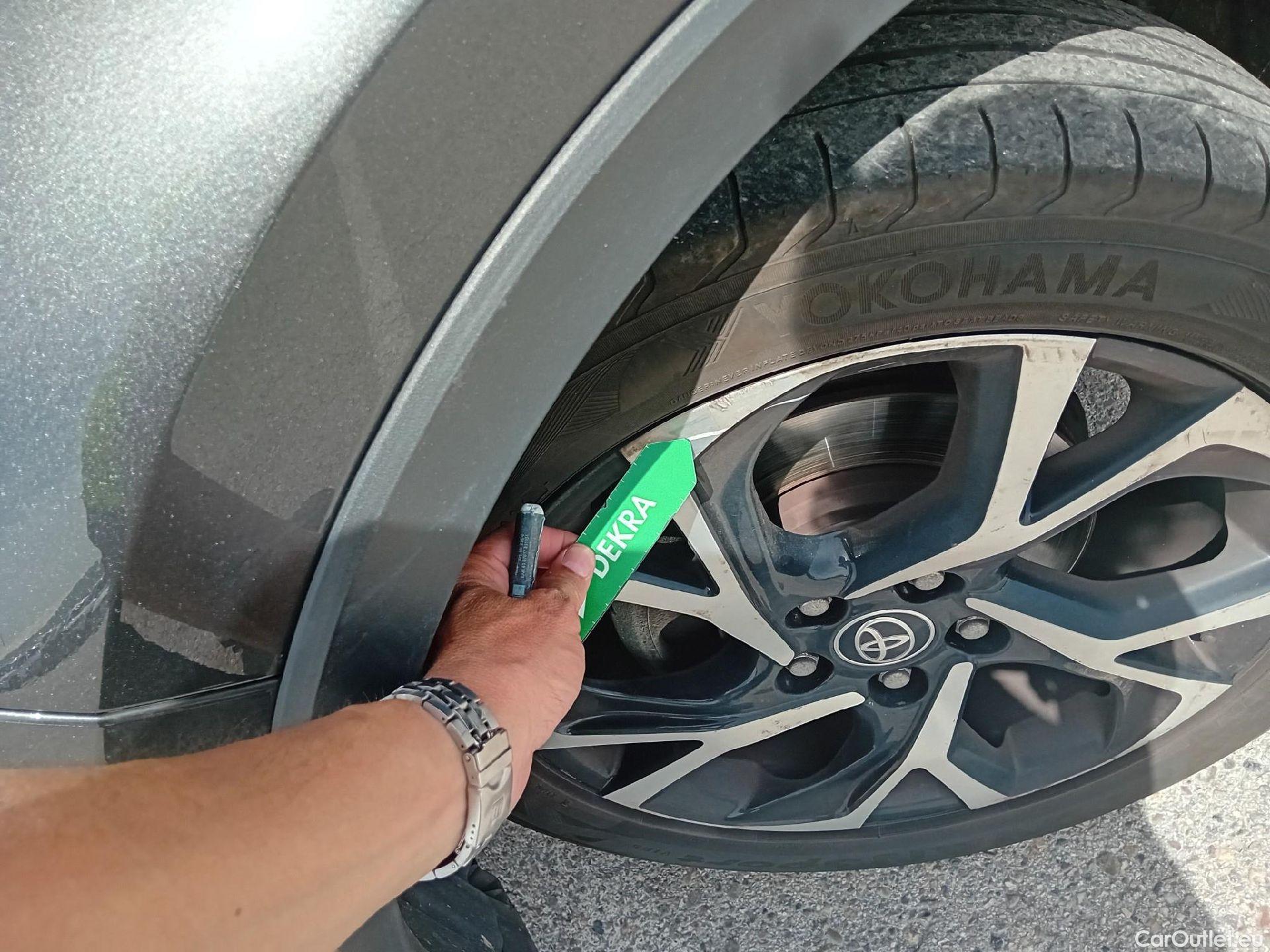  Toyota  C-HR TOYOTA  / 2019 / 5P / todoterreno 1.8 125H Advance #7