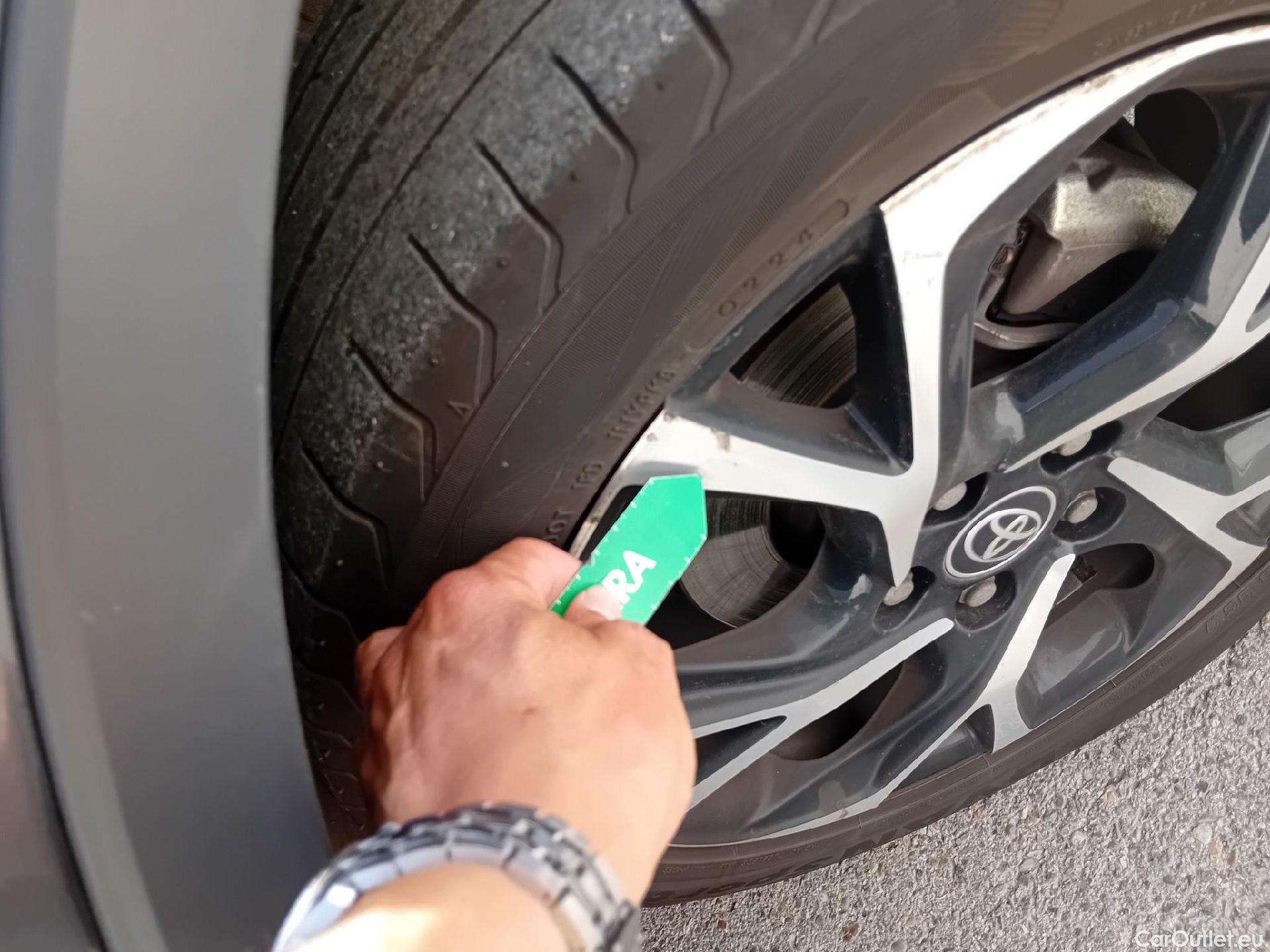  Toyota  C-HR TOYOTA  / 2019 / 5P / todoterreno 1.8 125H Advance #13