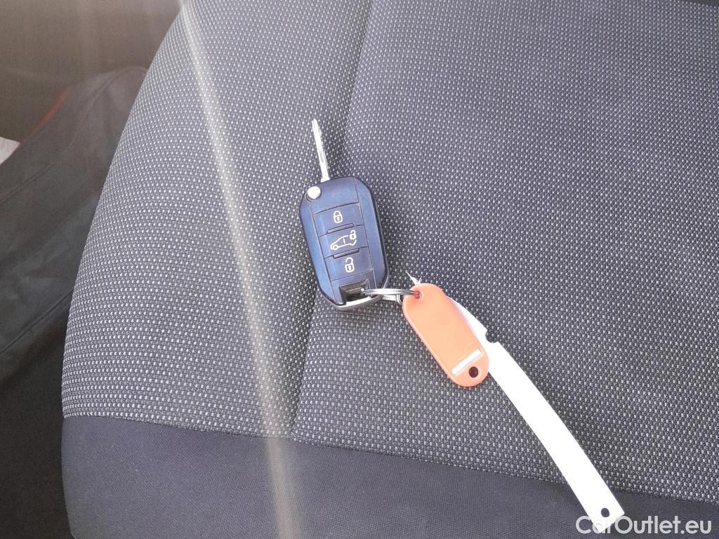  Peugeot  Partner PEUGEOT  / 2018 / 4P / furgón derivado de turismo Premium Standard 600kg BlueHDi 73kW #1