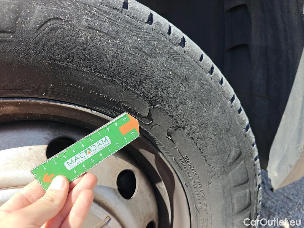  Peugeot  Boxer PEUGEOT  / 2014 / 4P / furgón Pack 330 L1 H1 BHDI 103kW (140CV) S&S #60