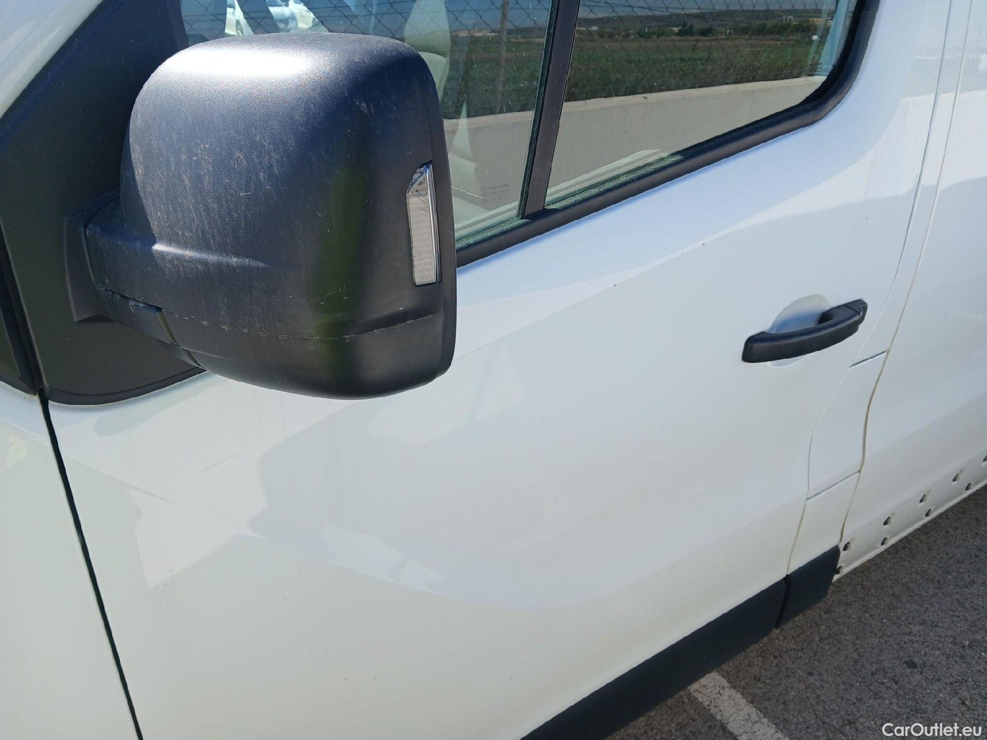  Nissan  NV300 NISSAN  / 2021 / 4P / monovolumen Combi 9 2.0dCi 110kW L1H1 1T Comfort #8