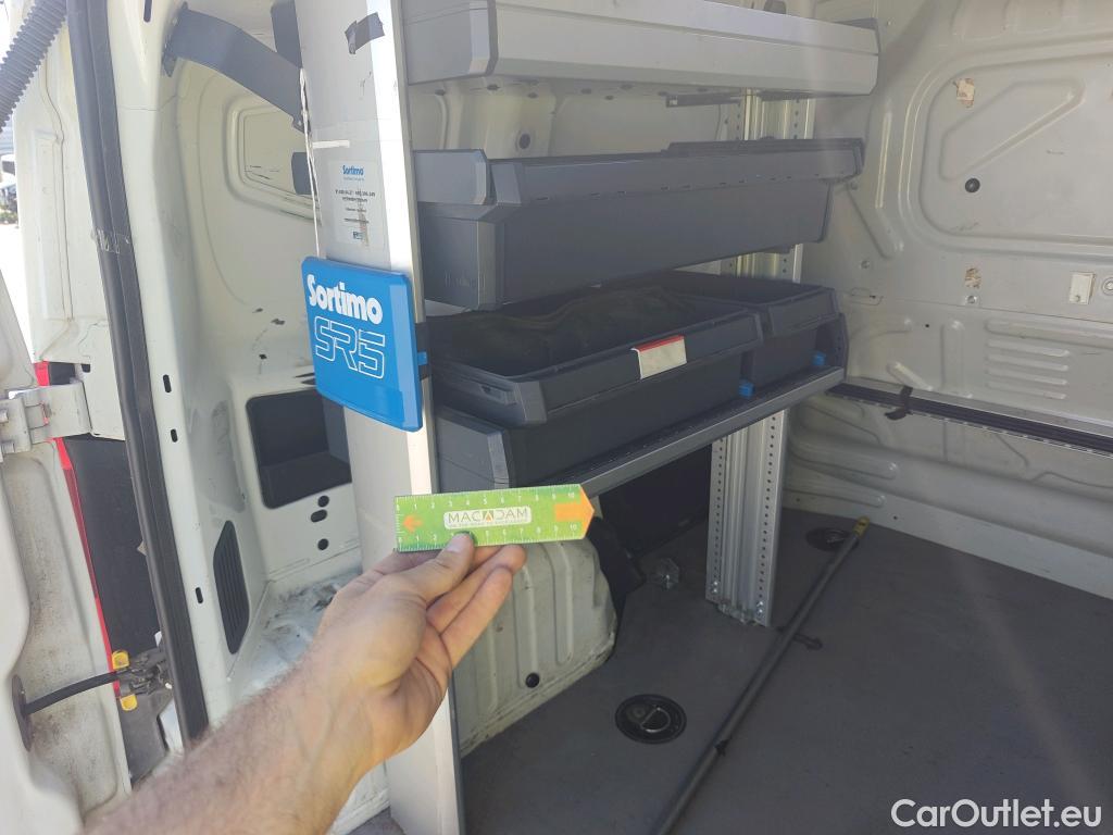  Fiat  Fiorino FIAT  / 2016 / 3P / furgón derivado de turismo Cargo Base 1.3 Mjet 59kW (80CV) E6 #64