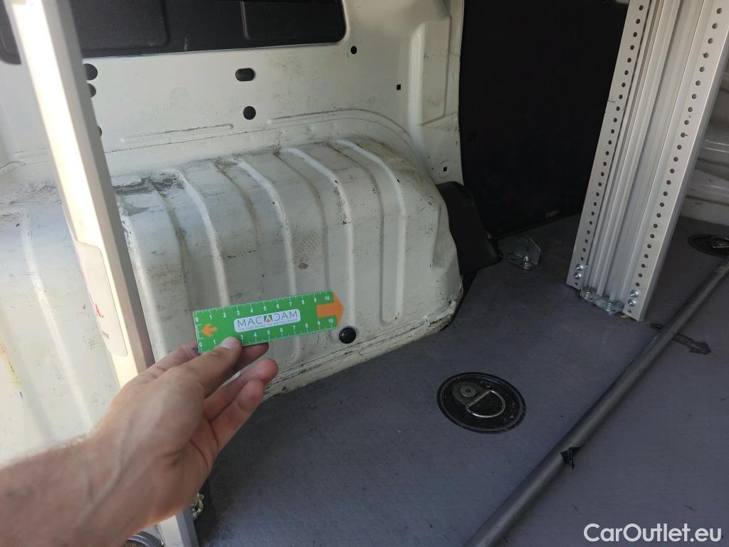  Fiat  Fiorino FIAT  / 2016 / 3P / furgón derivado de turismo Cargo Base 1.3 Mjet 59kW (80CV) E6 #13