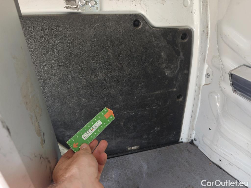  Fiat  Fiorino FIAT  / 2016 / 3P / furgón derivado de turismo Cargo Base 1.3 Mjet 59kW (80CV) E6 #60