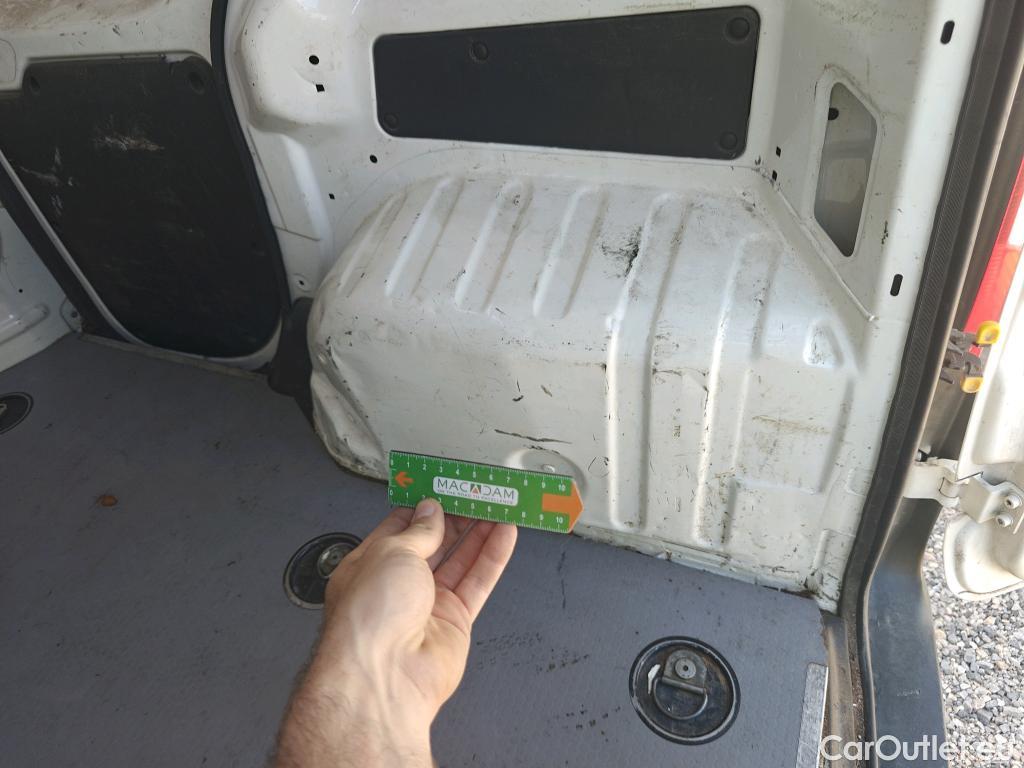  Fiat  Fiorino FIAT  / 2016 / 3P / furgón derivado de turismo Cargo Base 1.3 Mjet 59kW (80CV) E6 #12