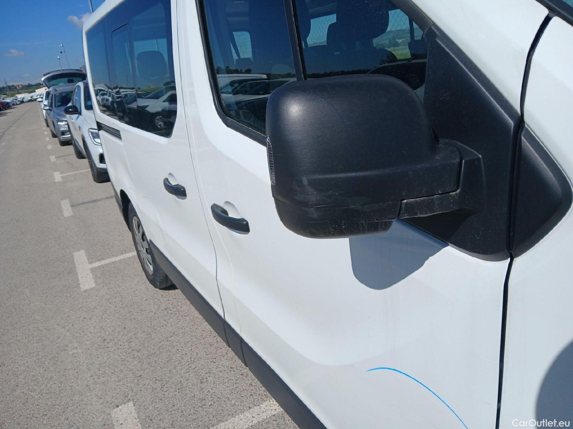  Nissan  NV300 NISSAN  / 2021 / 4P / monovolumen Combi 9 2.0dCi 110kW L1H1 1T Comfort #34