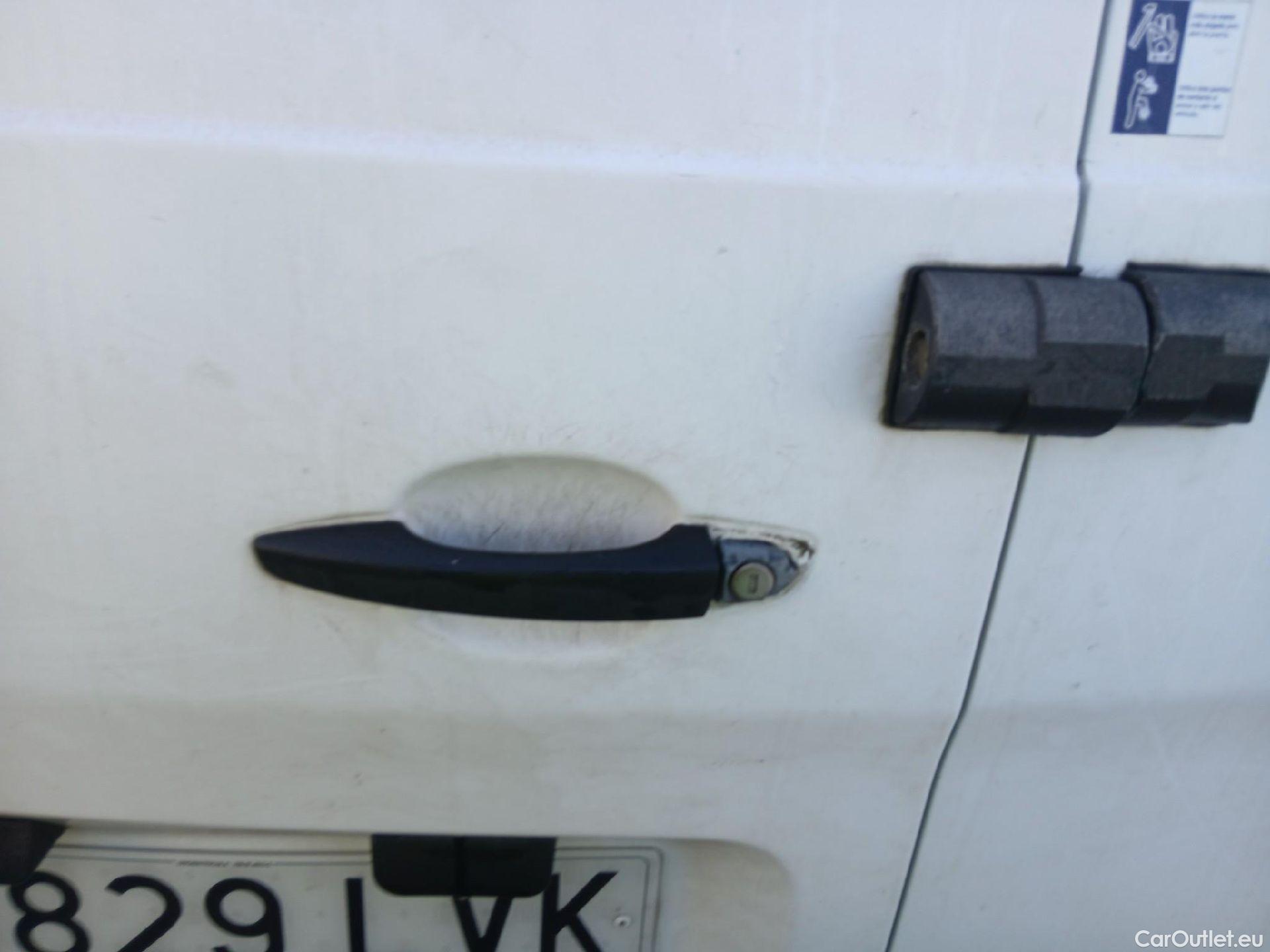  Opel  Vivaro OPEL  / 2019 / 4P / furgón 1.5 Diésel 74kW (100CV) M Std Express #29