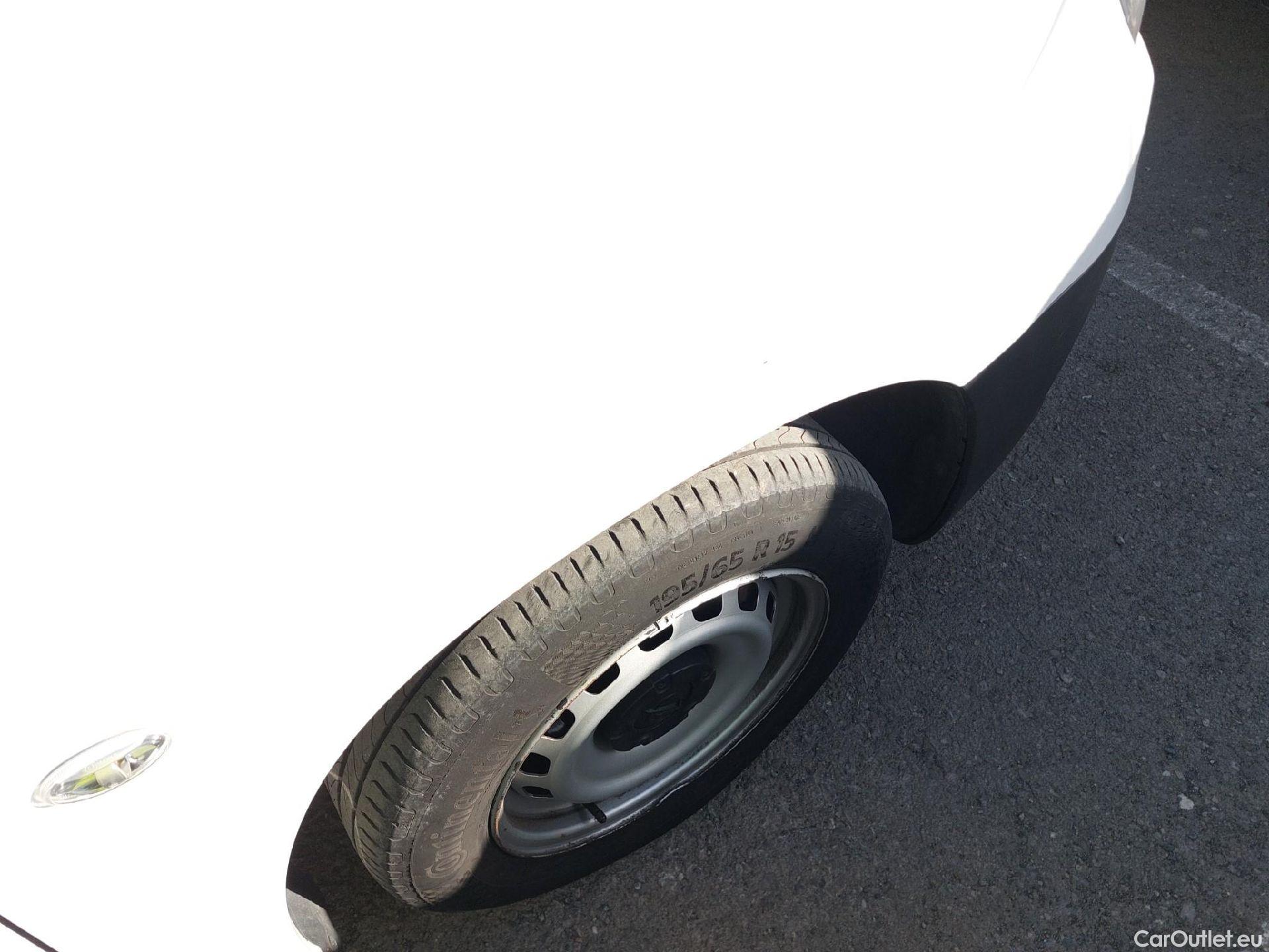  Opel  Combo OPEL  / 2018 / 3P / furgón derivado de turismo 1.5 TD 75kW (100CV) Express L H1 650kg #23