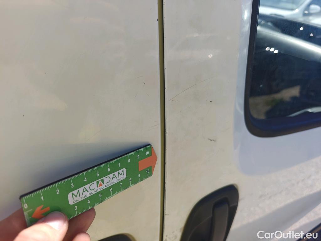  Fiat  Fiorino FIAT  / 2016 / 3P / furgón derivado de turismo Cargo Base 1.3 Mjet 59kW (80CV) E6 #34