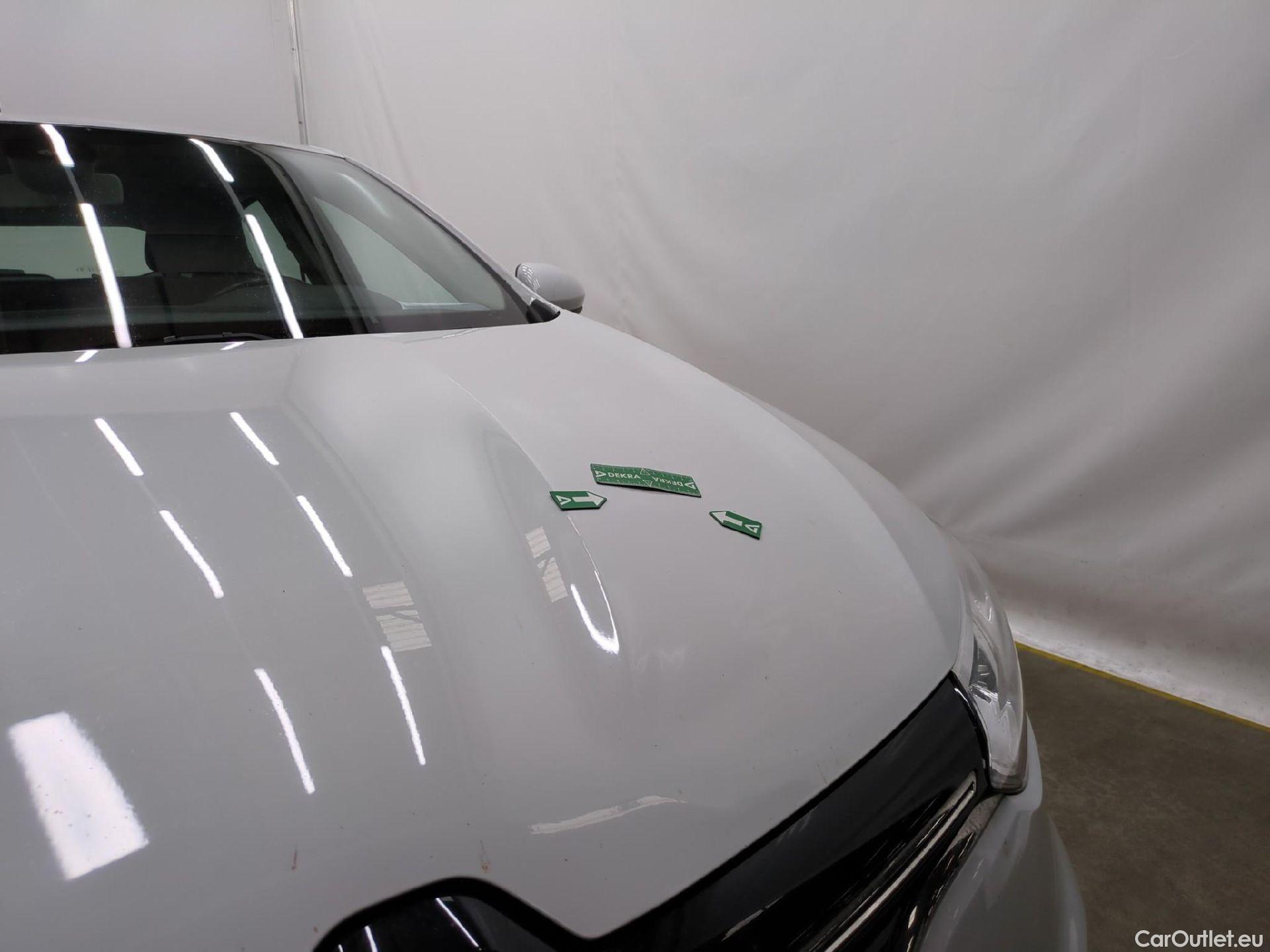  Renault  Megane  IV Berline 5pt. Société Air Nav 1.5 dCi 90CV BVM6 E6 #33