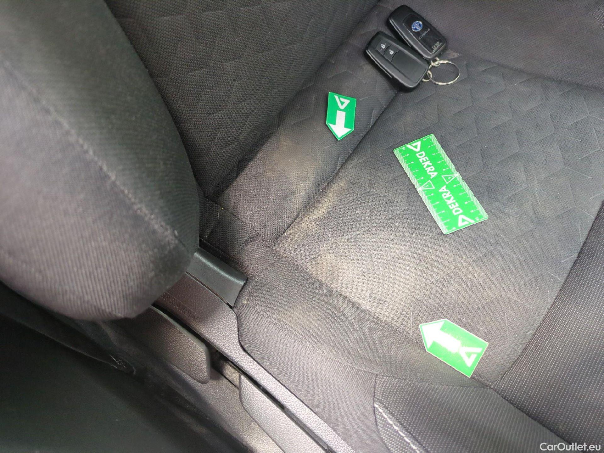  Toyota  Corolla TOYOTA  / 2018 / 5P / Berline Hybride 122h Dynamic Business Beyond Zer #23