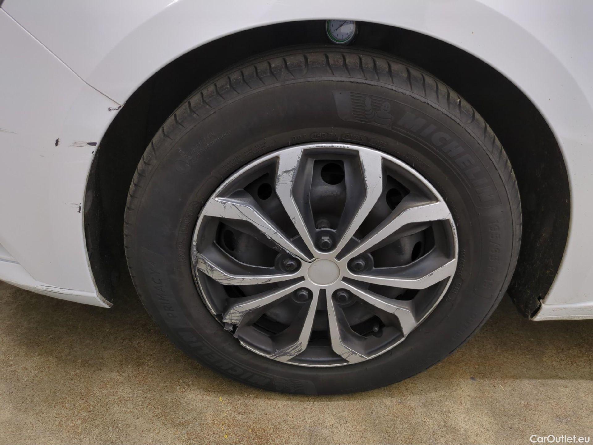  Renault  Megane  IV Berline 5pt. Société Air Nav 1.5 dCi 90CV BVM6 E6 #6