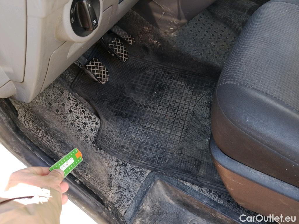  Land Rover  Discovery VOLKSWAGEN Transporter / 2020 / 4P / furgón Furgón Corto TN 2.0 TDI 110kW 4MO #23